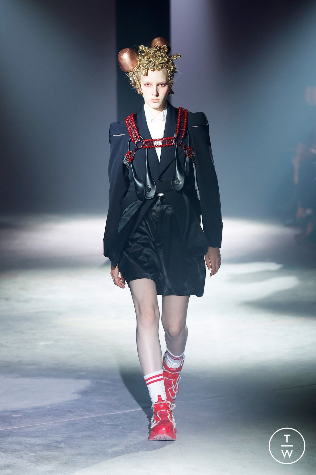 Fashion Week Paris Spring/Summer 2025 look 19 from the Noir Kei Ninomiya collection womenswear