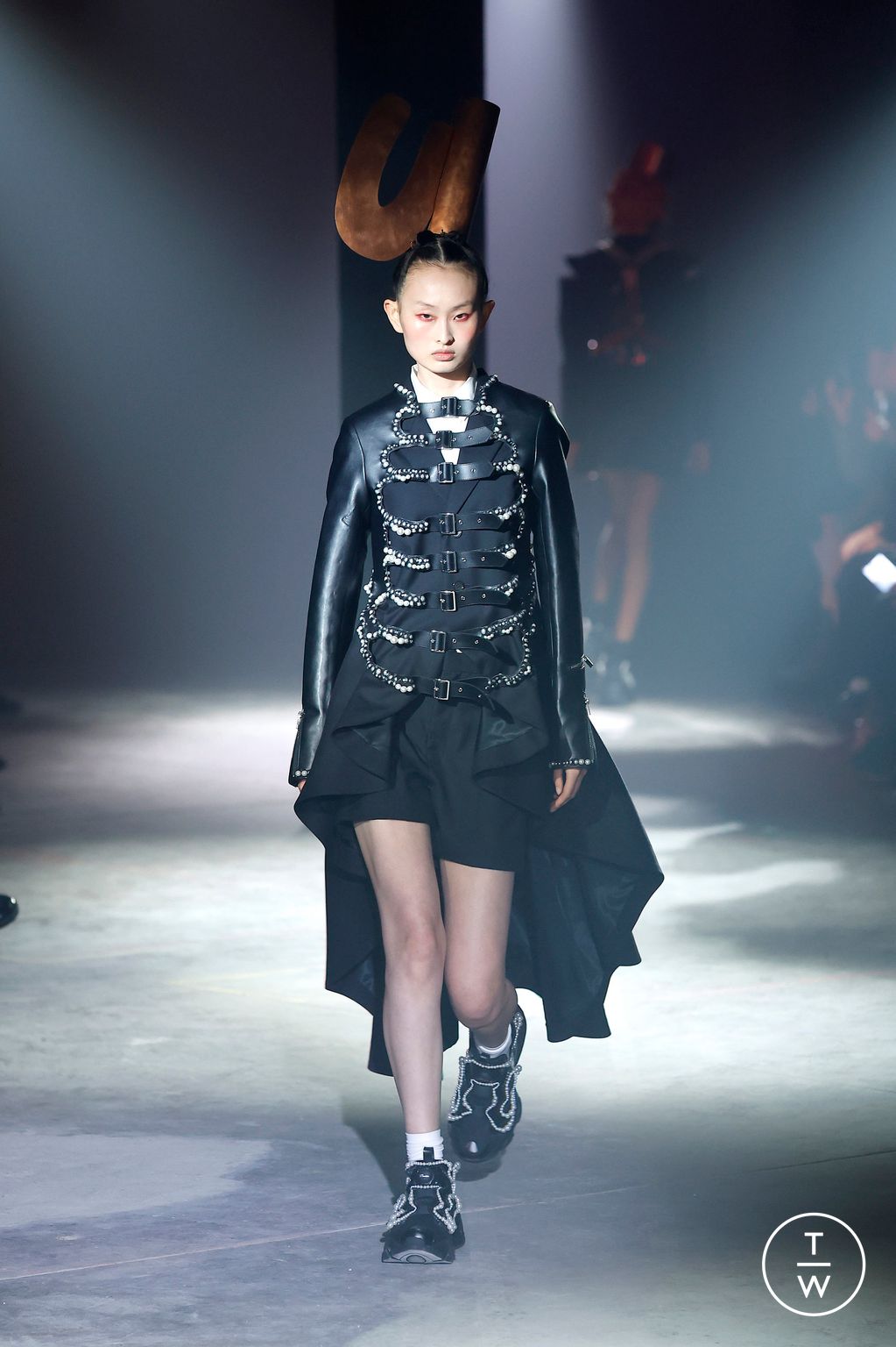 Fashion Week Paris Spring/Summer 2025 look 21 from the Noir Kei Ninomiya collection womenswear