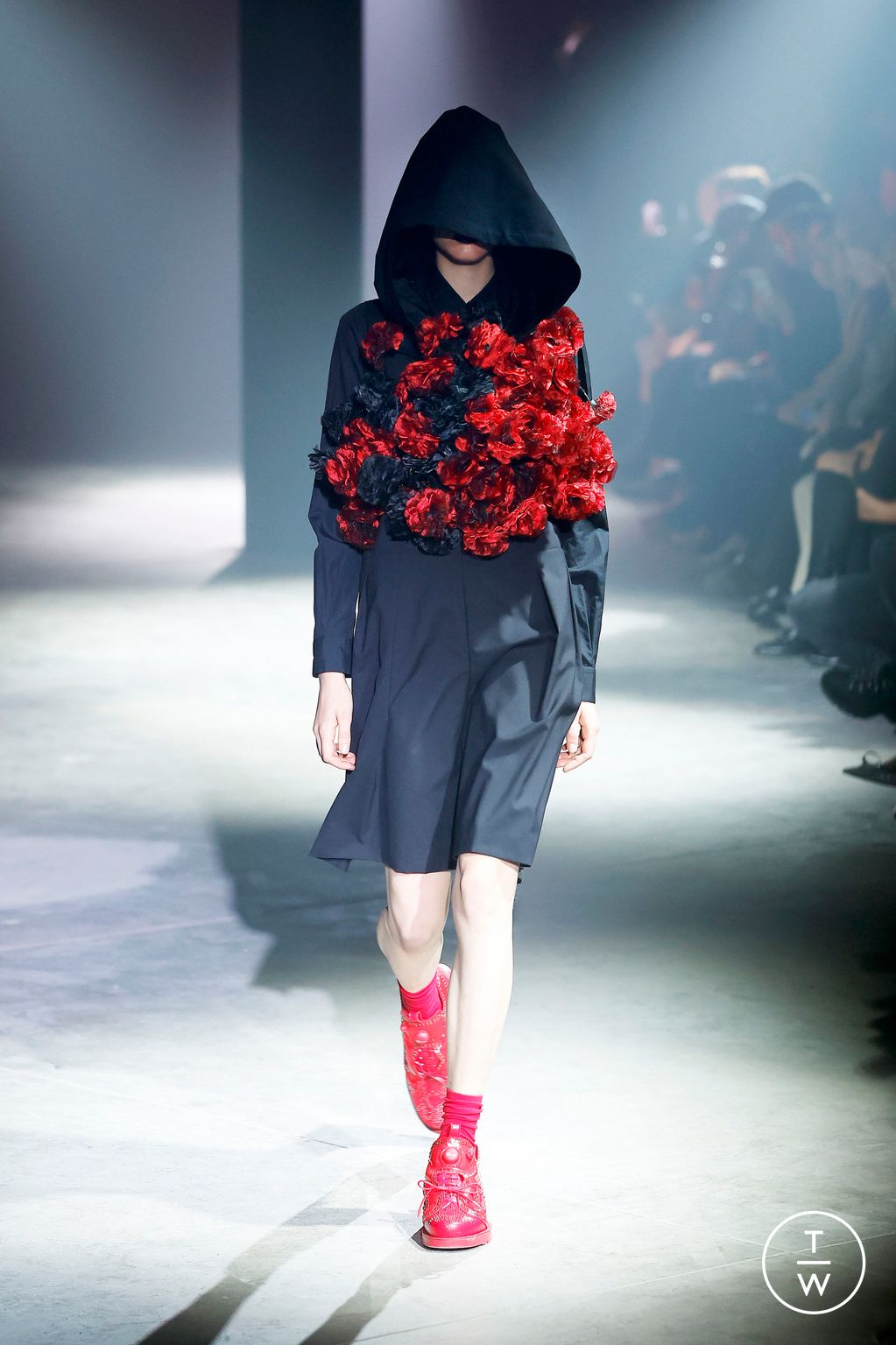 Fashion Week Paris Spring/Summer 2025 look 23 from the Noir Kei Ninomiya collection womenswear