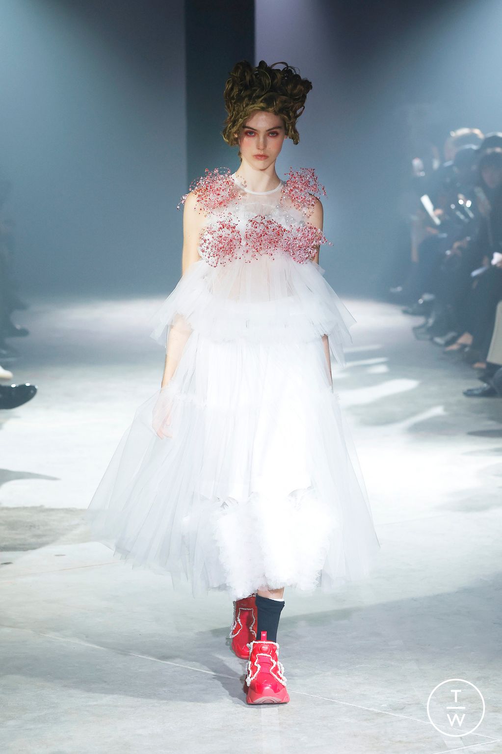 Fashion Week Paris Spring/Summer 2025 look 28 from the Noir Kei Ninomiya collection womenswear