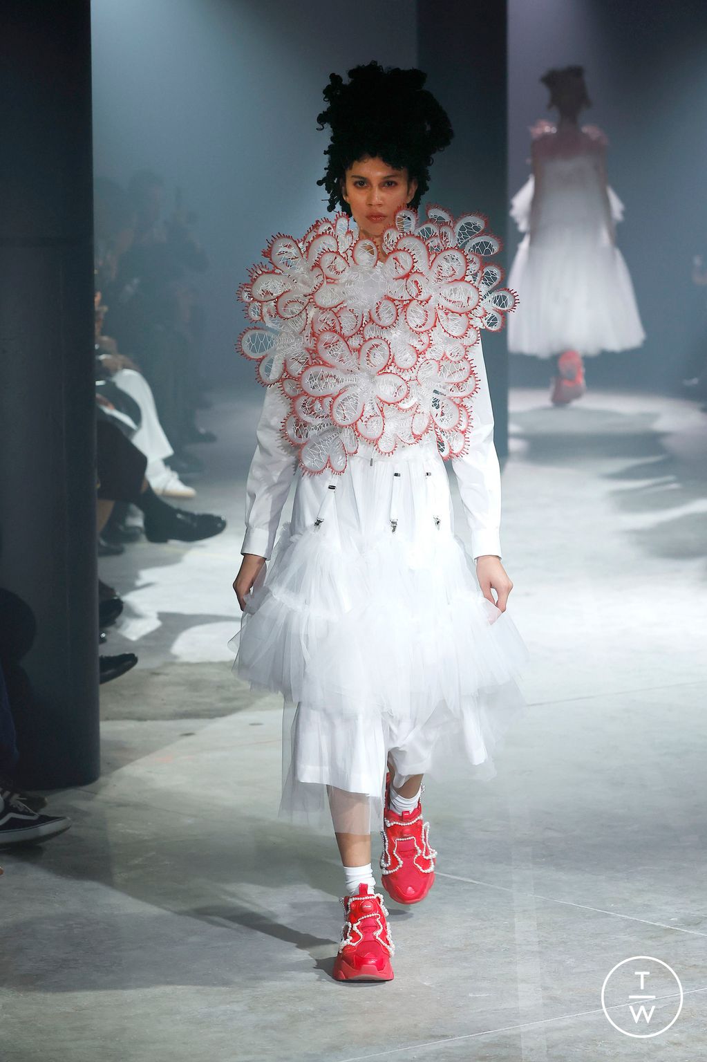 Fashion Week Paris Spring/Summer 2025 look 29 from the Noir Kei Ninomiya collection womenswear