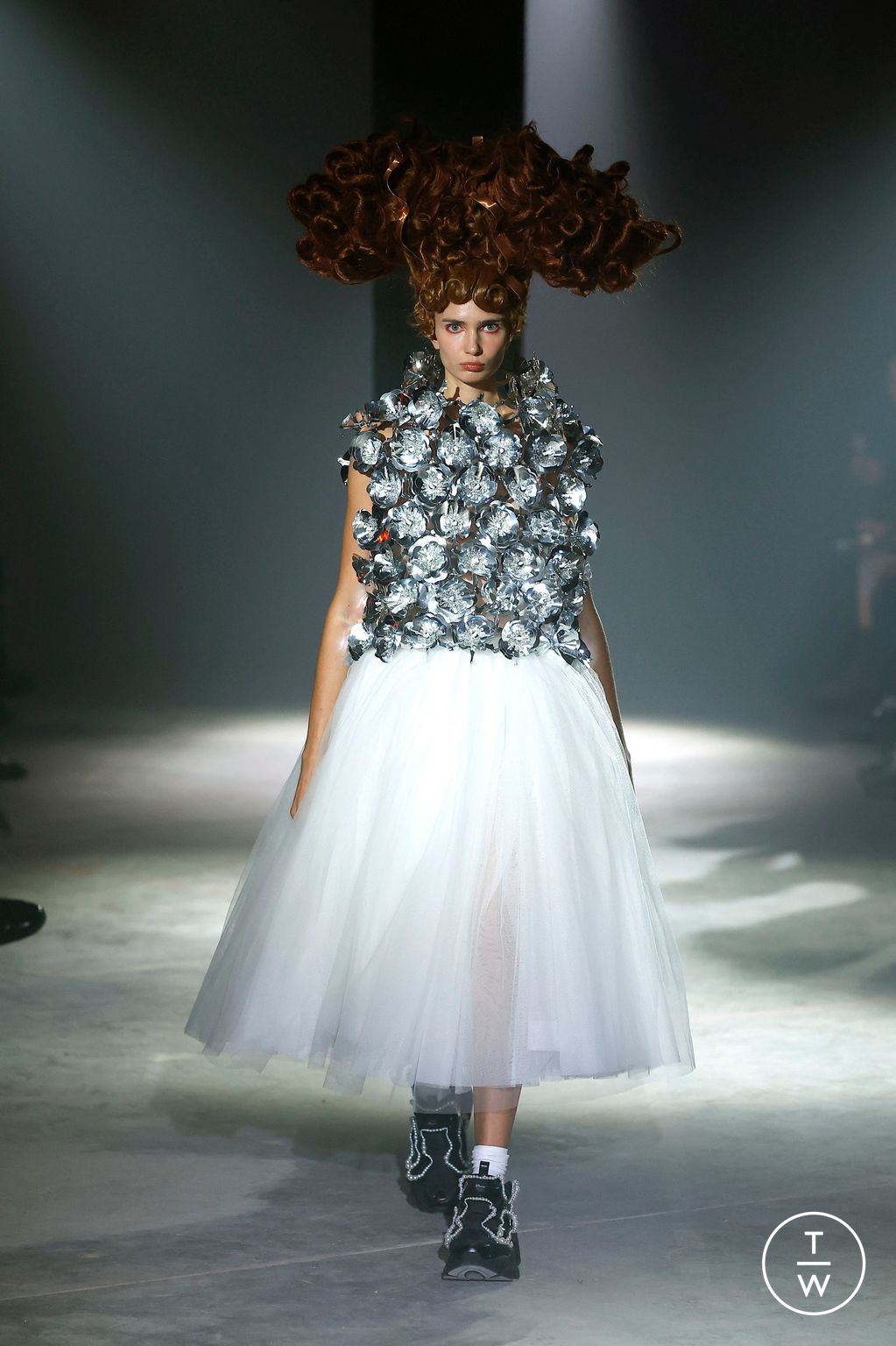 Fashion Week Paris Spring/Summer 2025 look 30 from the Noir Kei Ninomiya collection womenswear