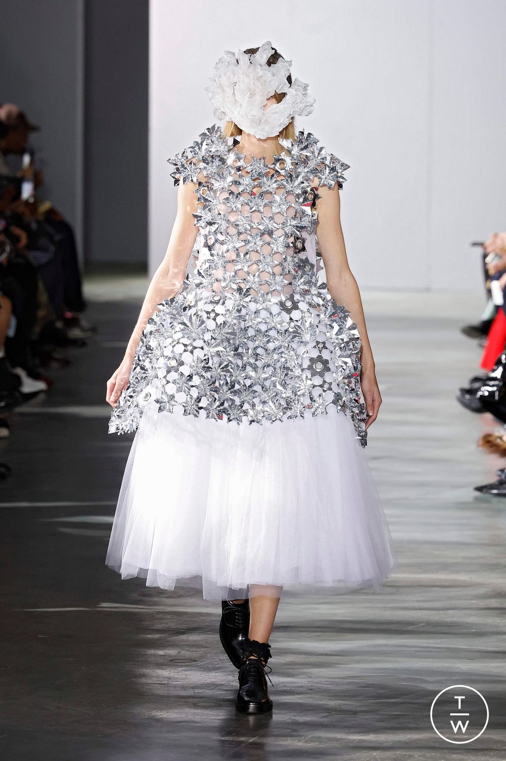 Fashion Week Paris Spring/Summer 2026 look 1 from the Noir Kei Ninomiya collection 女装