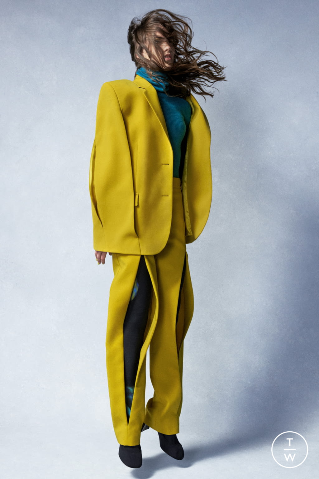 Fashion Week Paris Pre-Fall 2022 look 2 from the Nina Ricci collection womenswear