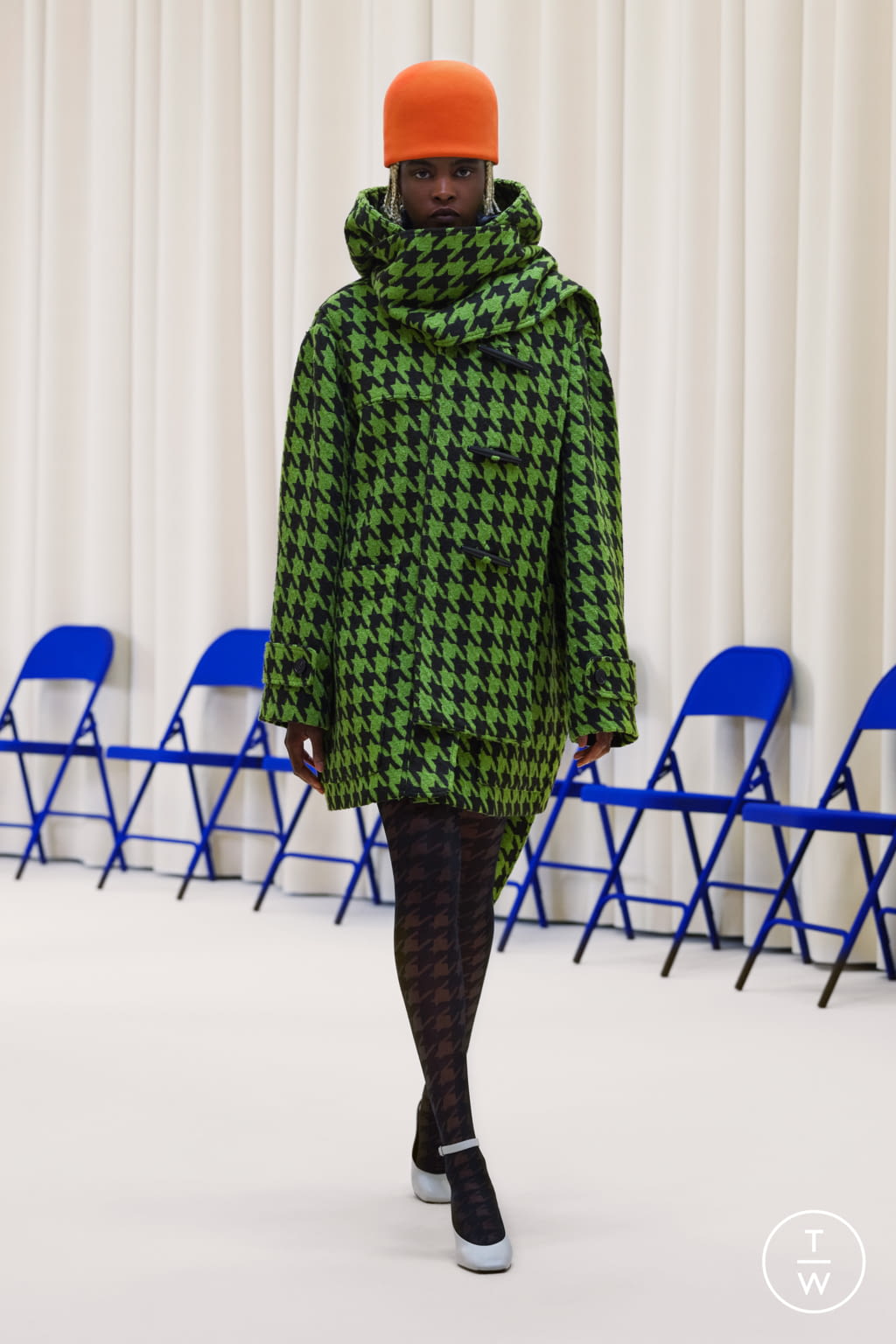 Fashion Week Paris Fall/Winter 2021 look 2 de la collection Nina Ricci womenswear