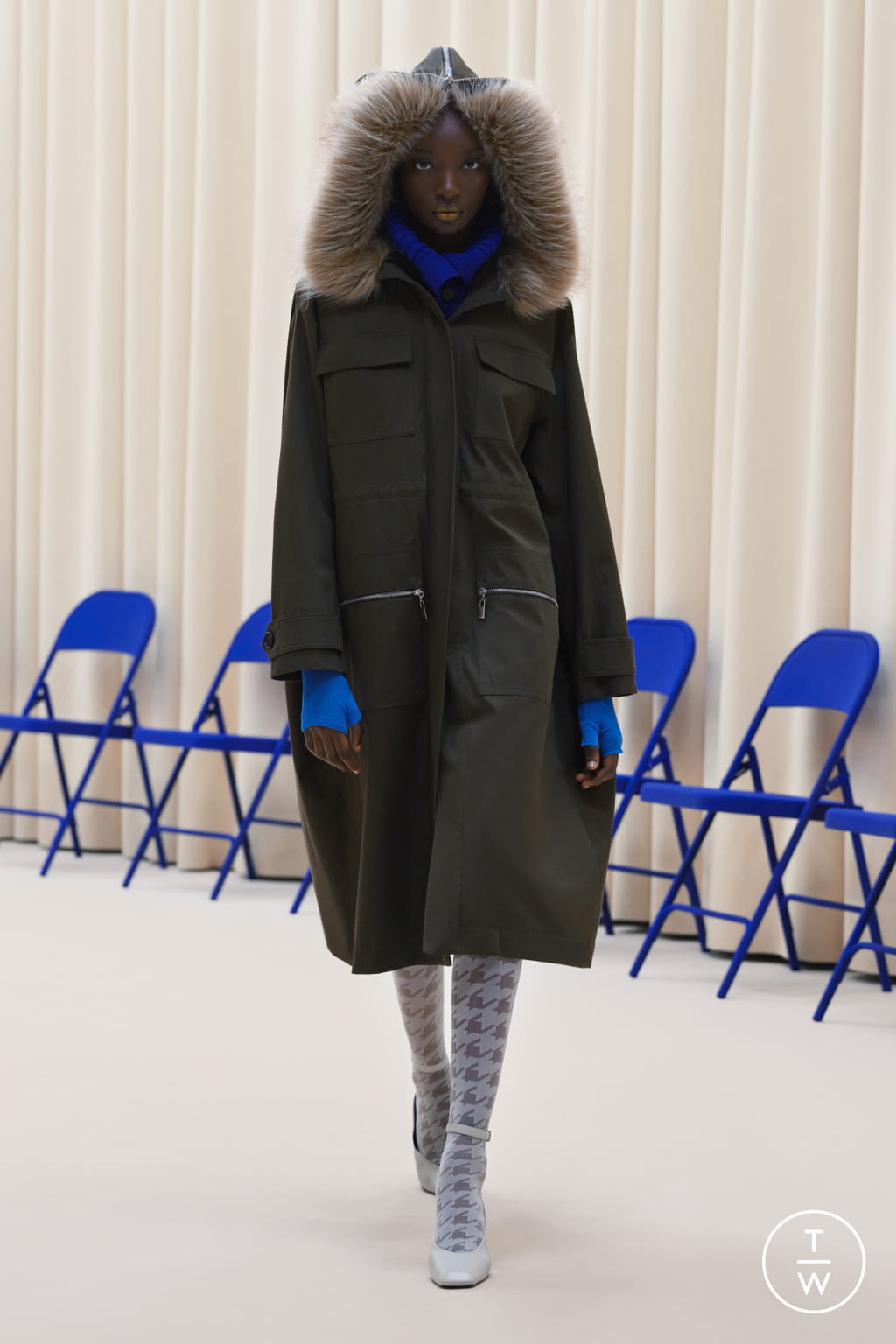 Fashion Week Paris Fall/Winter 2021 look 9 from the Nina Ricci collection womenswear