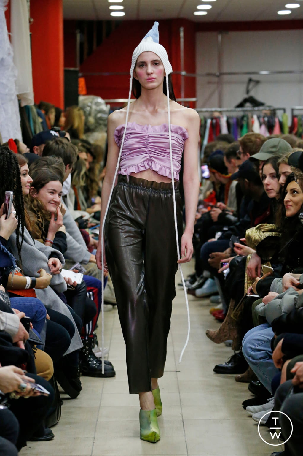 Fashion Week Paris Fall/Winter 2017 look 22 de la collection Neith Nyer womenswear