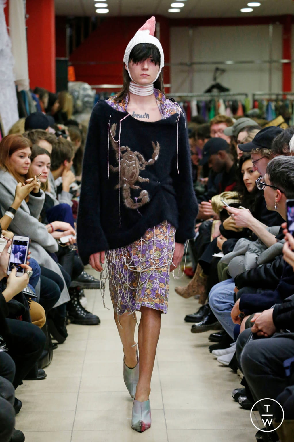 Fashion Week Paris Fall/Winter 2017 look 24 de la collection Neith Nyer womenswear