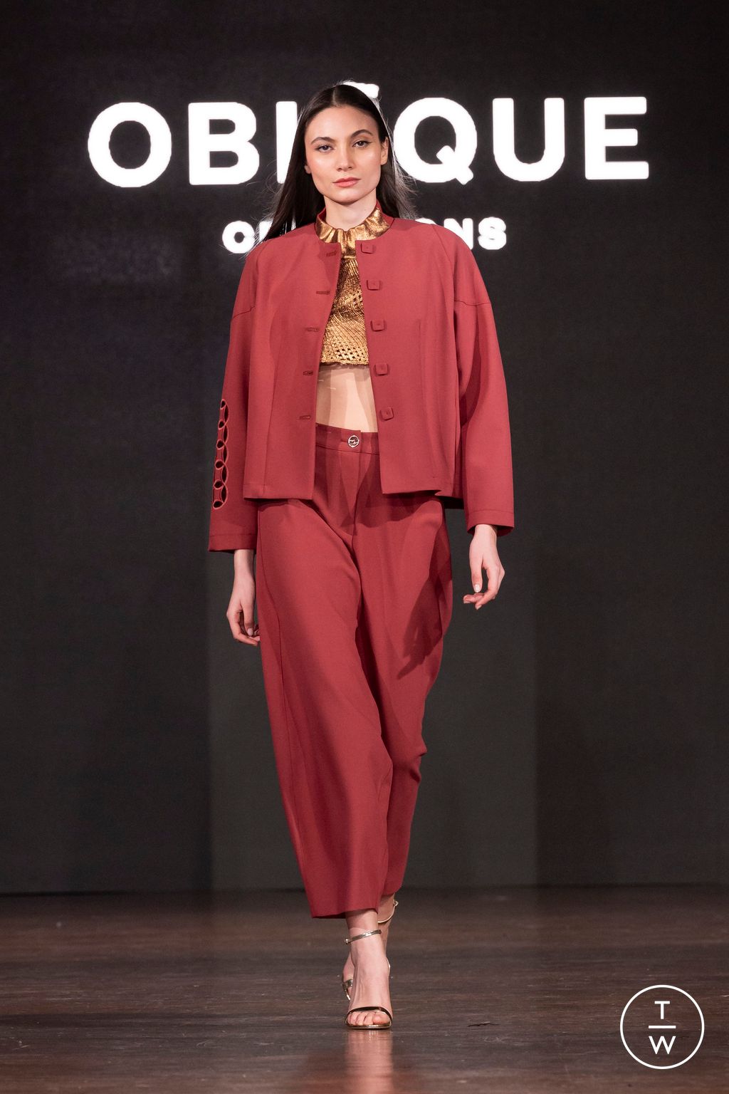Fashion Week Milan Fall/Winter 2024 look 1 de la collection Oblique Creations womenswear