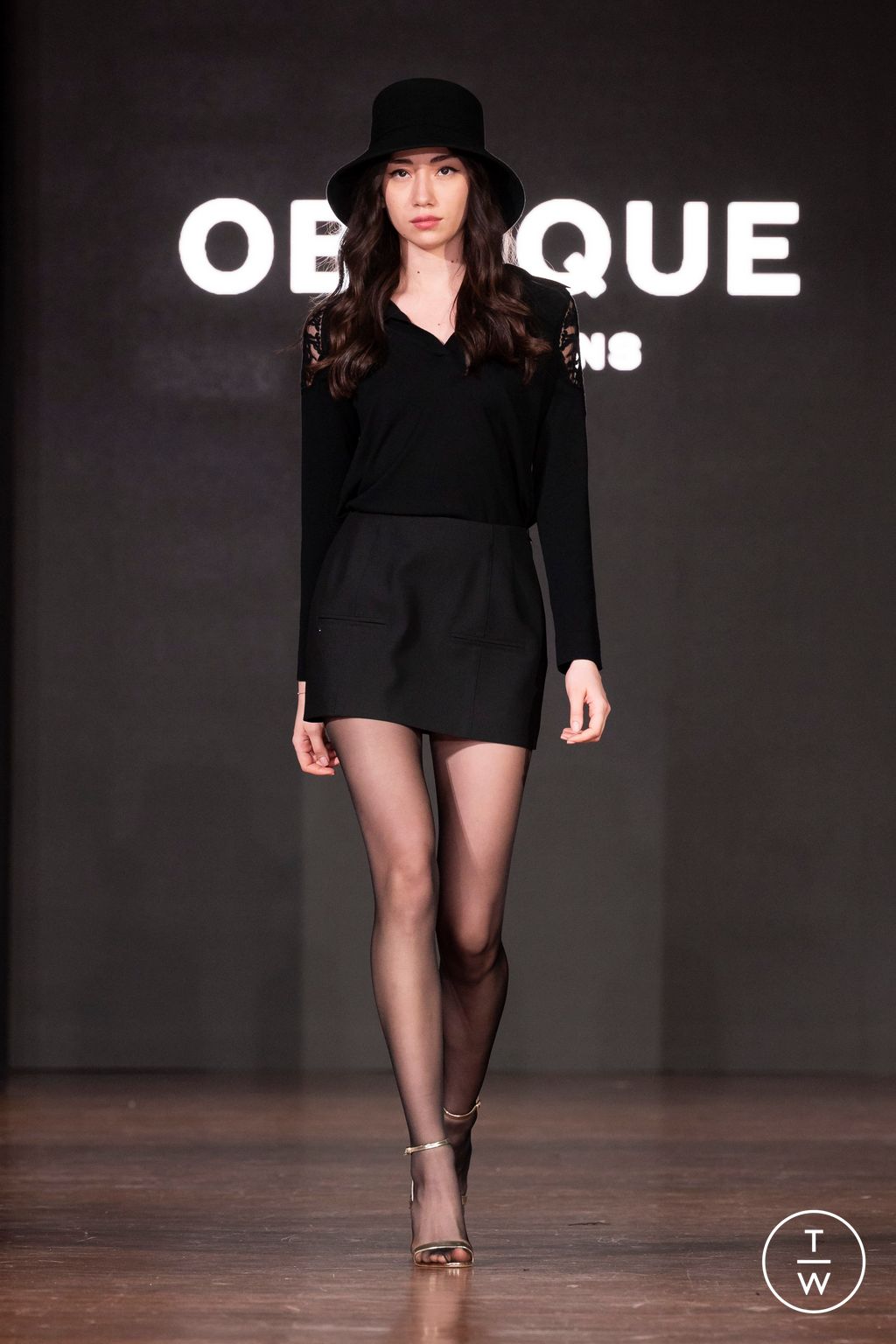 Fashion Week Milan Fall/Winter 2024 look 2 de la collection Oblique Creations womenswear