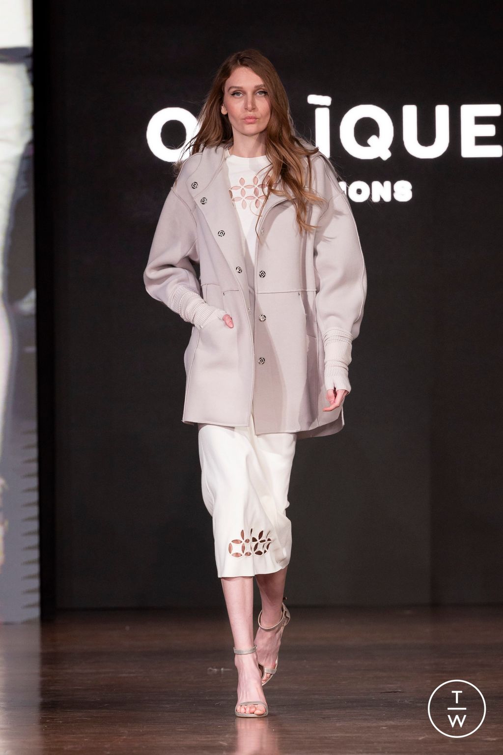 Fashion Week Milan Fall/Winter 2024 look 11 de la collection Oblique Creations womenswear