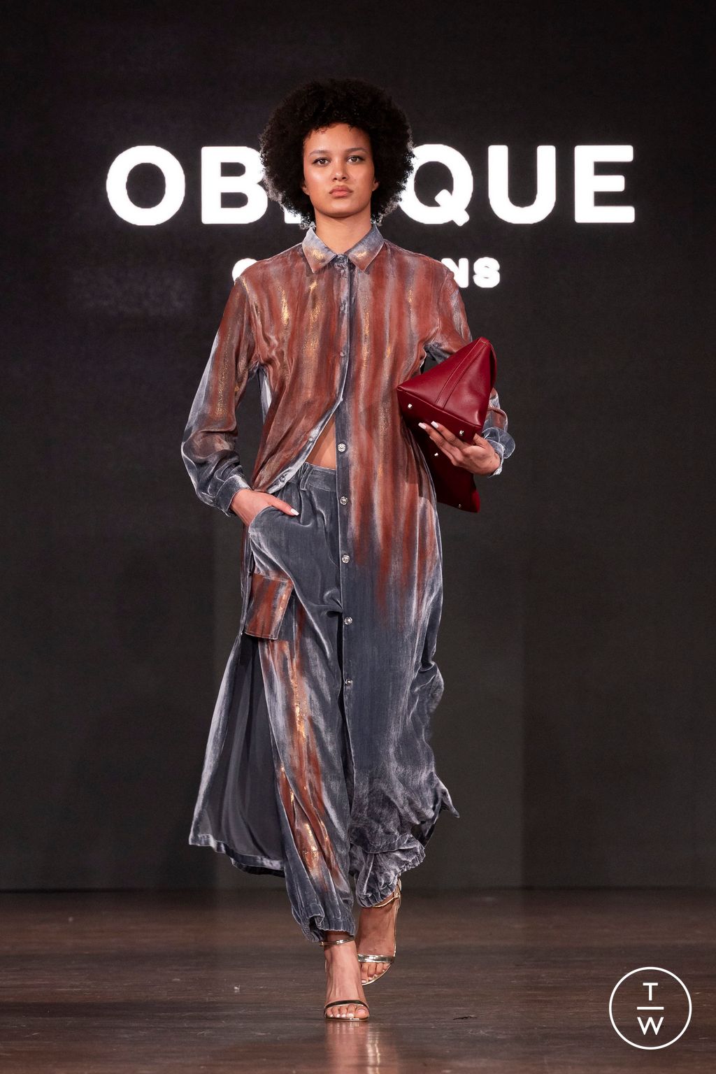 Fashion Week Milan Fall/Winter 2024 look 15 de la collection Oblique Creations womenswear