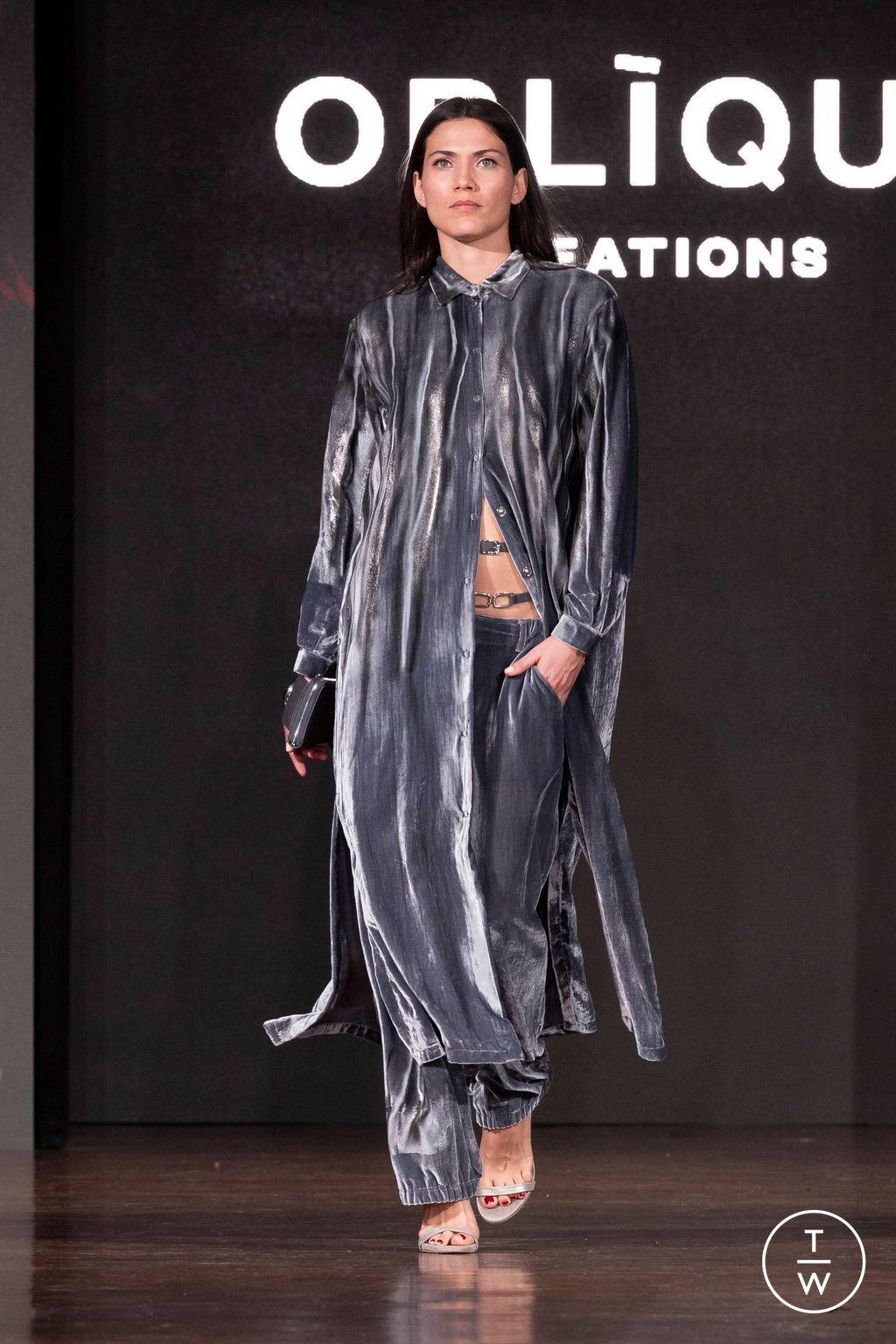 Fashion Week Milan Fall/Winter 2024 look 16 de la collection Oblique Creations womenswear