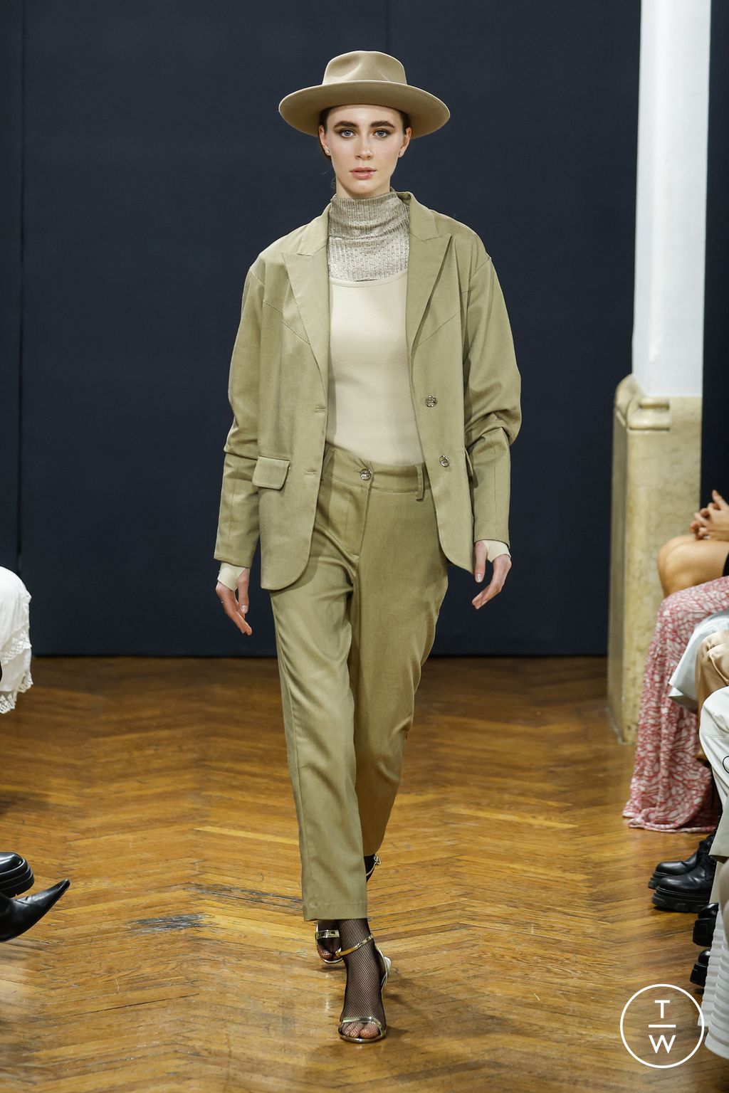 Fashion Week Milan Fall/Winter 2023 look 6 de la collection Oblique Creations womenswear
