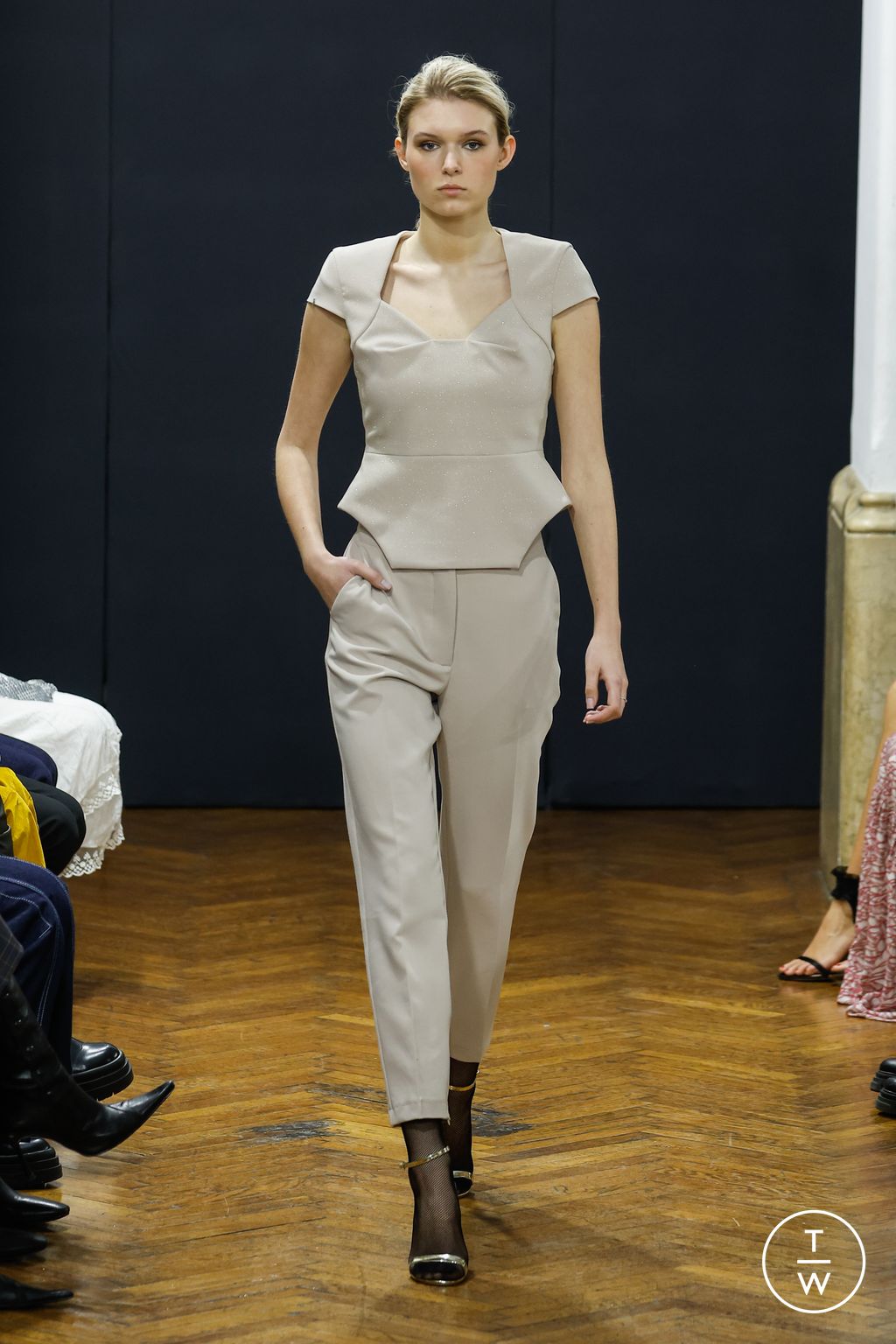 Fashion Week Milan Fall/Winter 2023 look 8 de la collection Oblique Creations womenswear