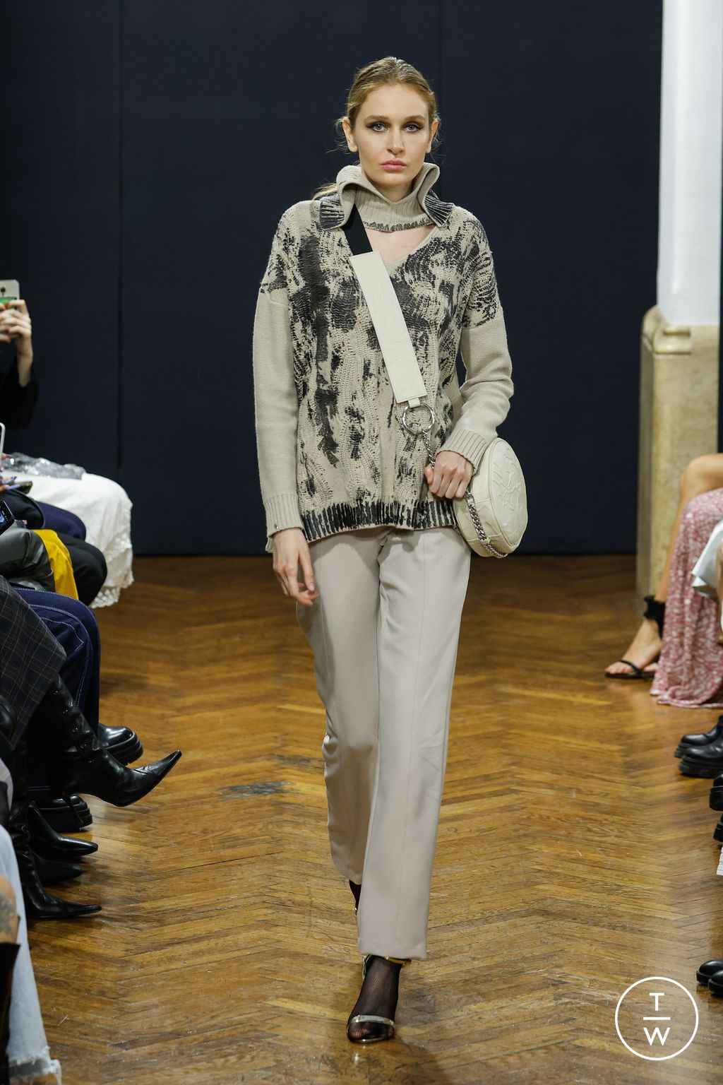 Fashion Week Milan Fall/Winter 2023 look 9 de la collection Oblique Creations womenswear