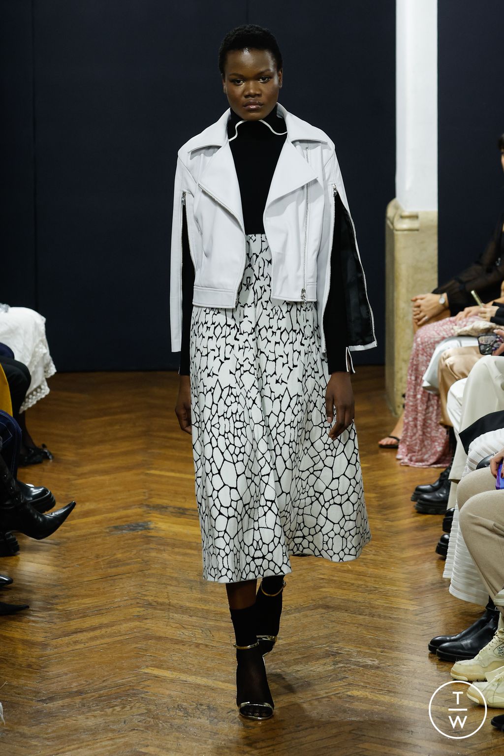 Fashion Week Milan Fall/Winter 2023 look 15 from the Oblique Creations collection womenswear