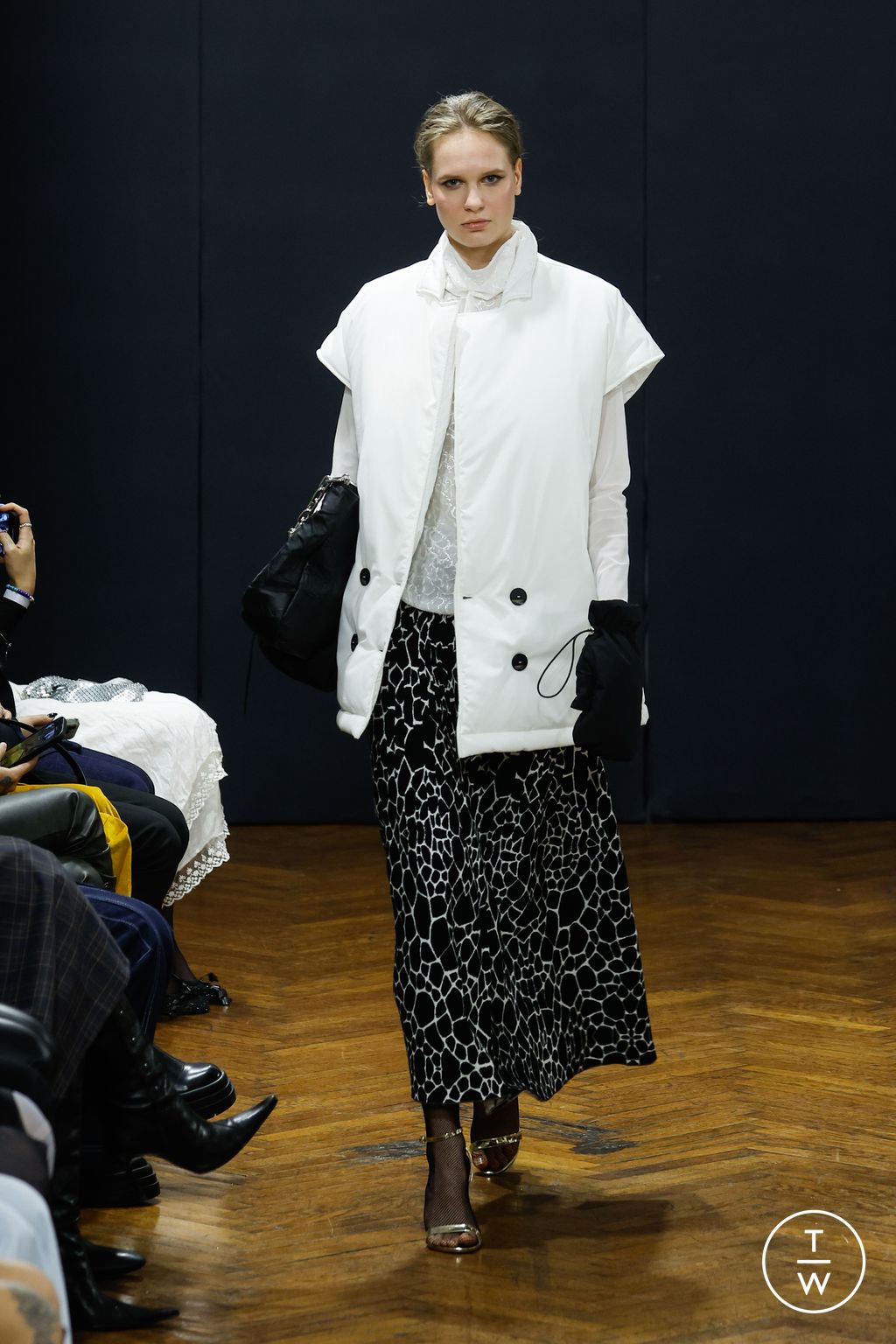 Fashion Week Milan Fall/Winter 2023 look 16 from the Oblique Creations collection womenswear