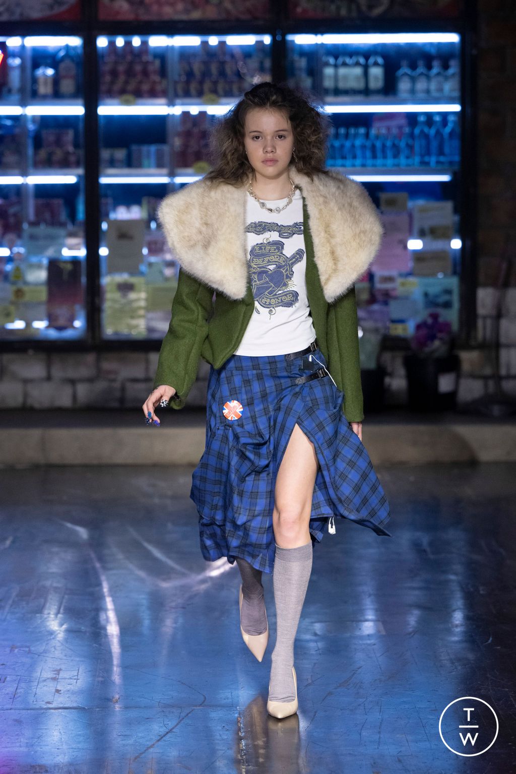 Fashion Week London Fall/Winter 2024 look 22 from the Sinead Gorey collection womenswear
