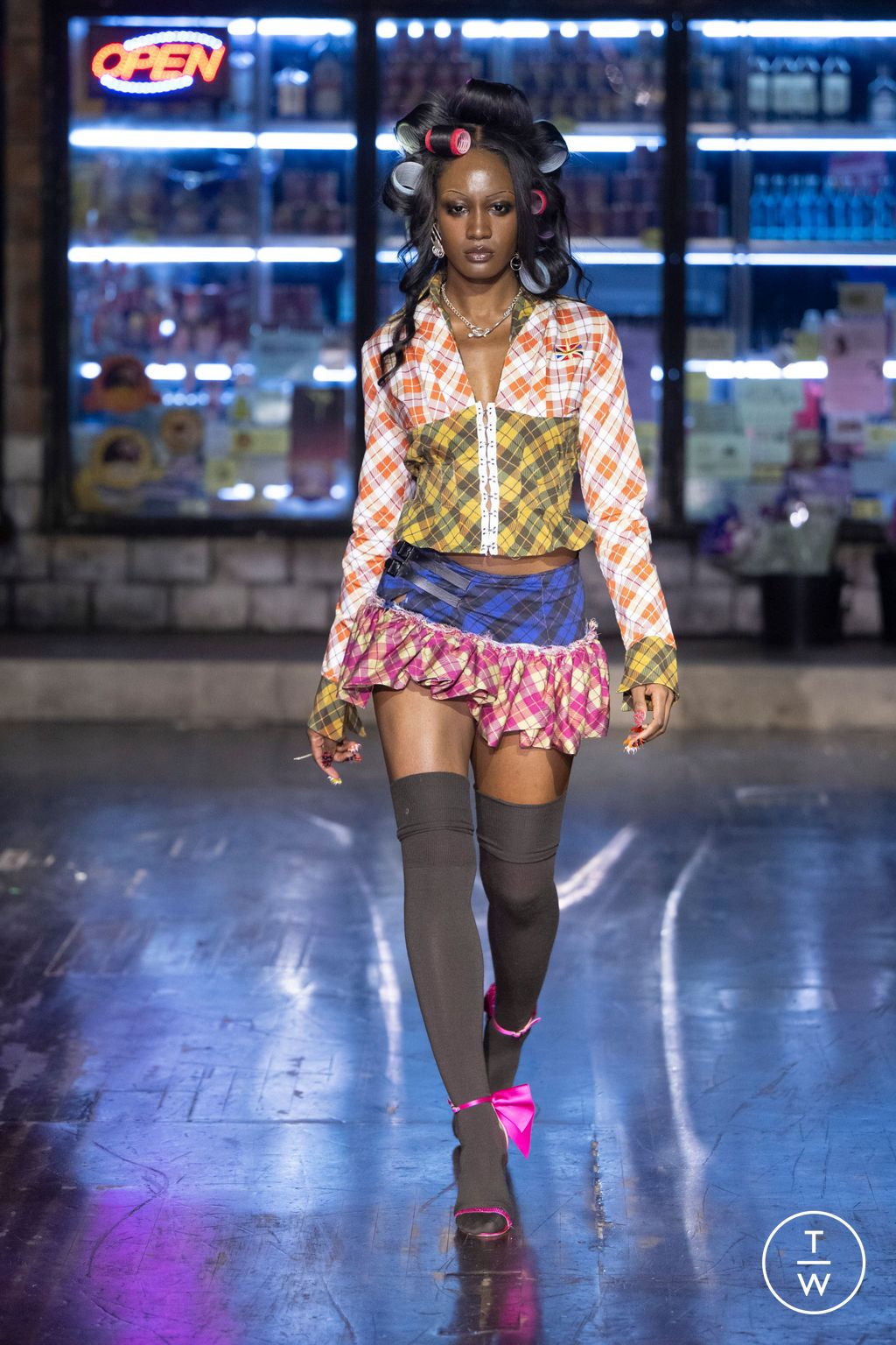 Fashion Week London Fall/Winter 2024 look 23 from the Sinead Gorey collection womenswear
