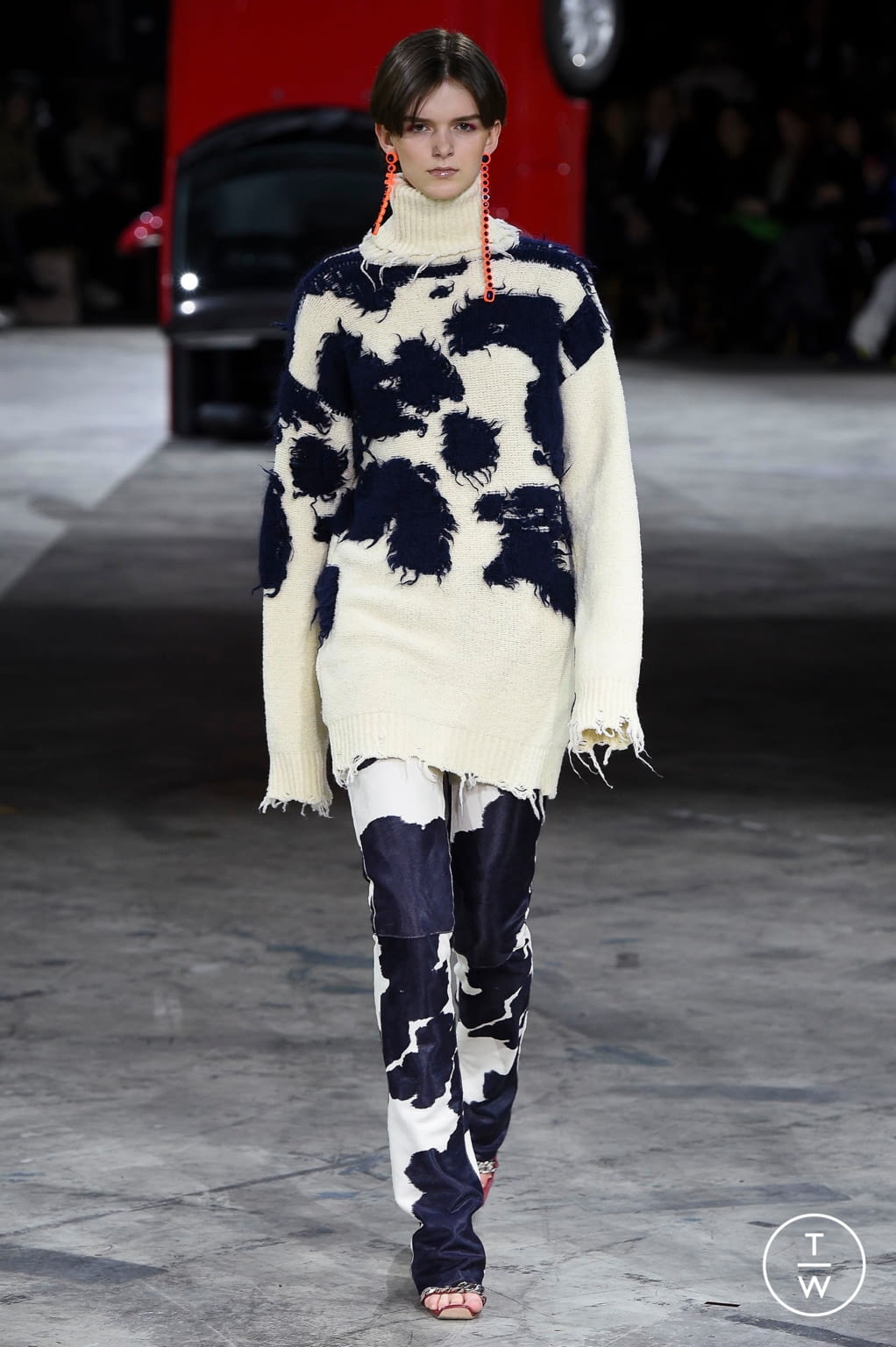 Fashion Week Paris Fall/Winter 2020 look 6 from the Off-White collection womenswear