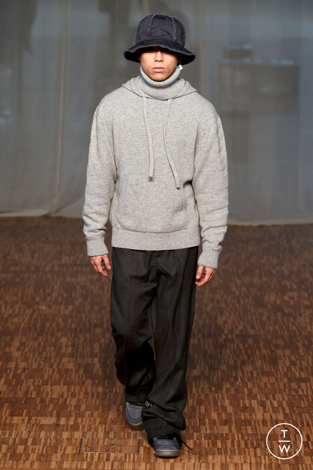Fashion Week Paris Fall/Winter 2020 look 7 from the Off-White collection menswear