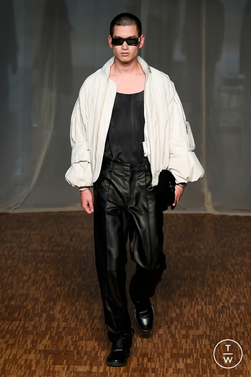 Fashion Week Paris Fall/Winter 2020 look 17 from the Off-White collection 男装