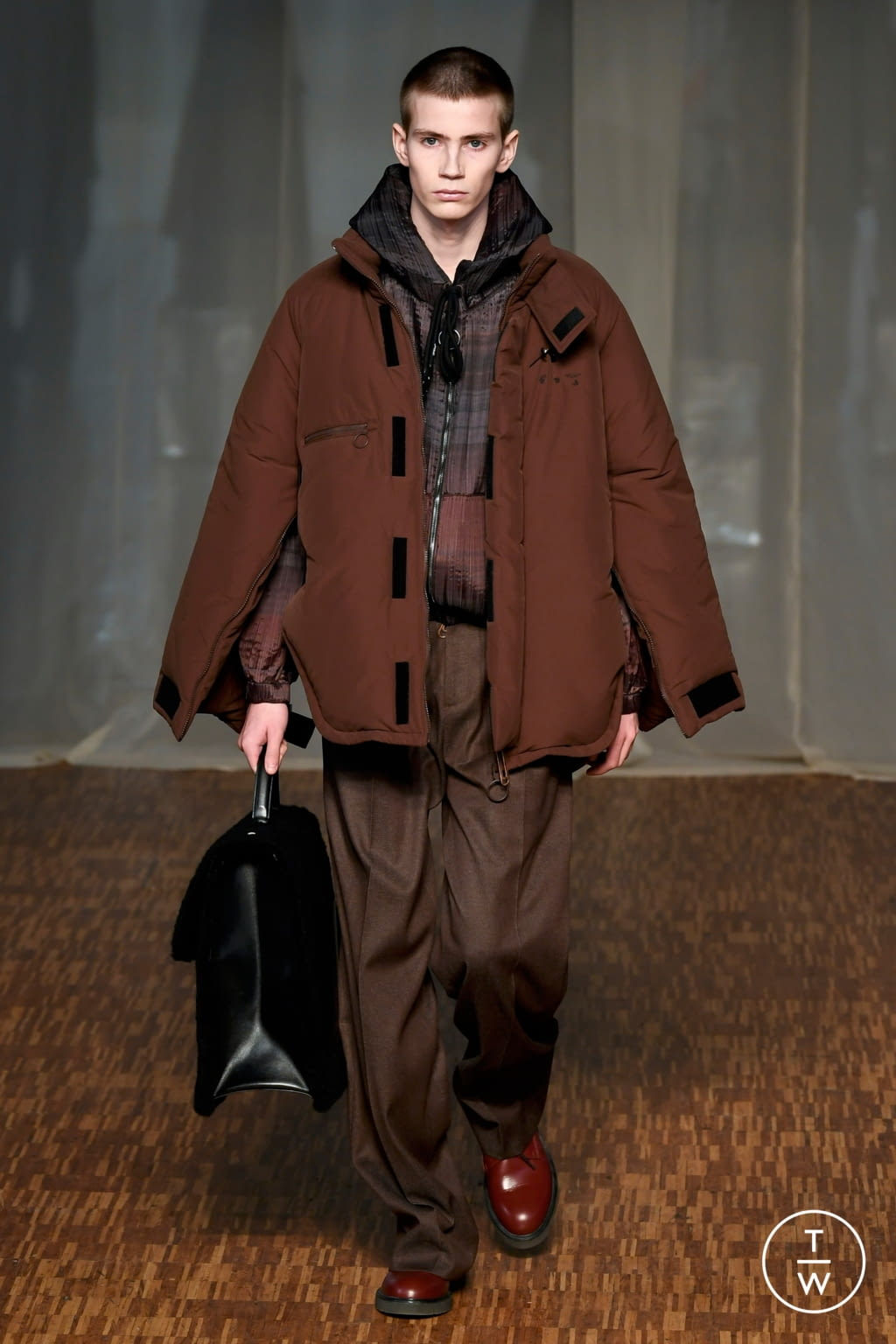 Fashion Week Paris Fall/Winter 2020 look 20 from the Off-White collection 男装
