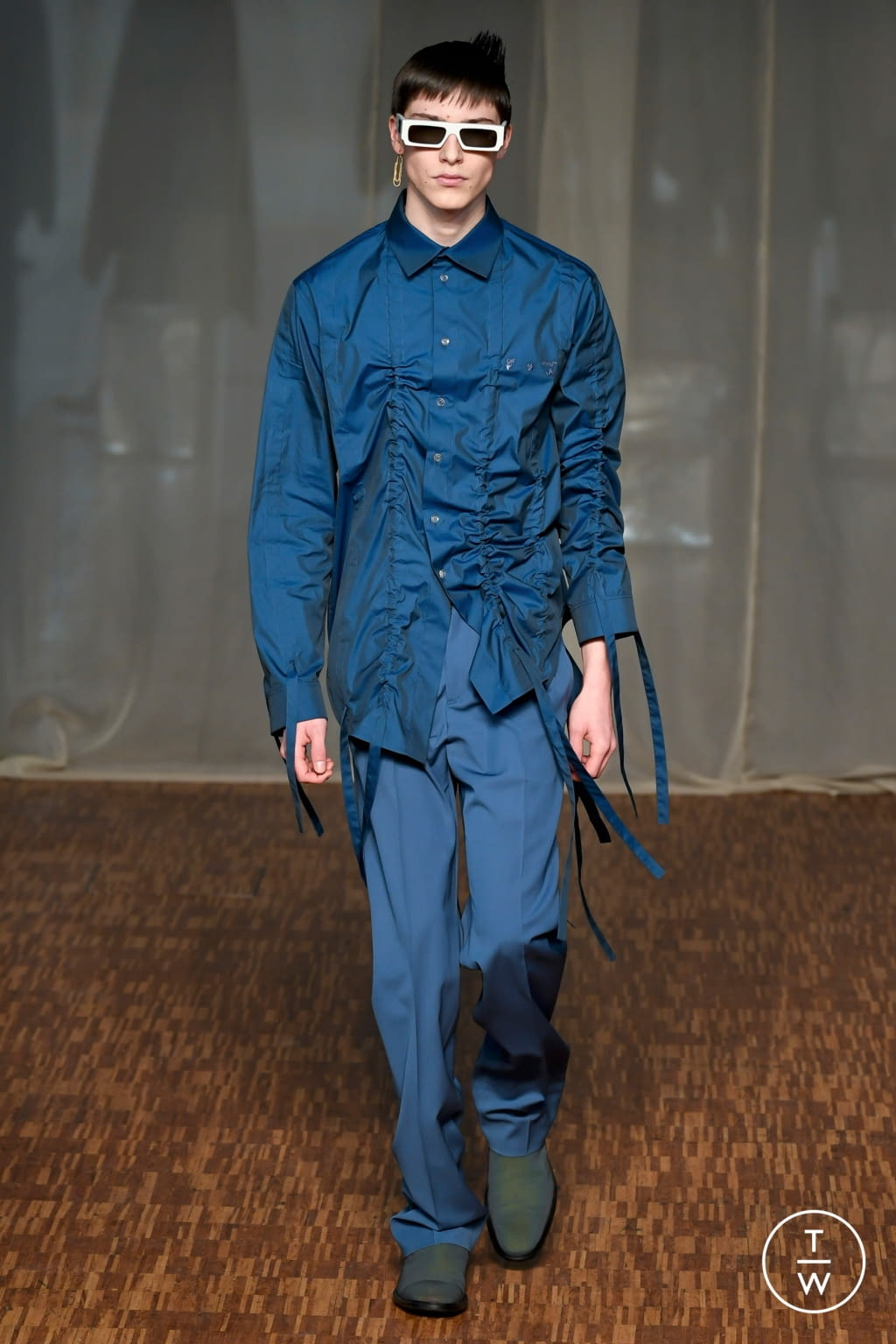 Fashion Week Paris Fall/Winter 2020 look 27 from the Off-White collection 男装