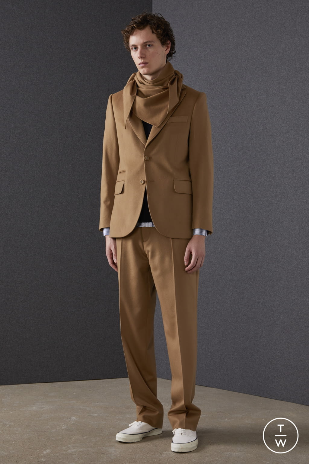Fashion Week Paris Fall/Winter 2022 look 1 from the Officine Générale collection menswear