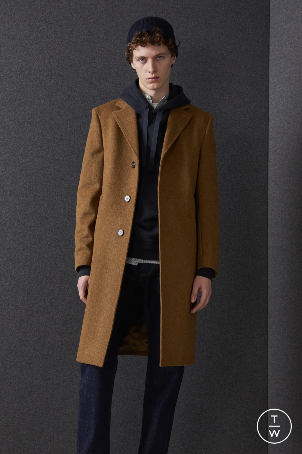 Fashion Week Paris Fall/Winter 2022 look 17 from the Officine Générale collection menswear