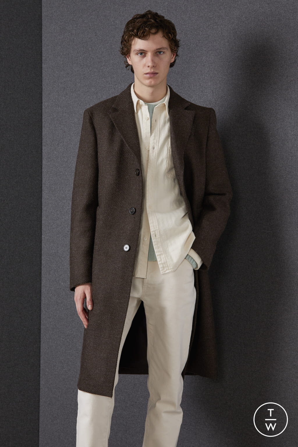 Fashion Week Paris Fall/Winter 2022 look 33 from the Officine Générale collection 男装