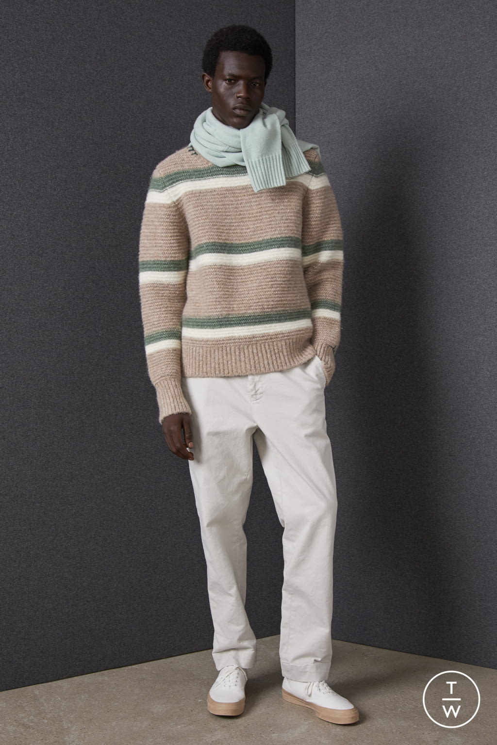 Fashion Week Paris Fall/Winter 2022 look 34 from the Officine Générale collection menswear