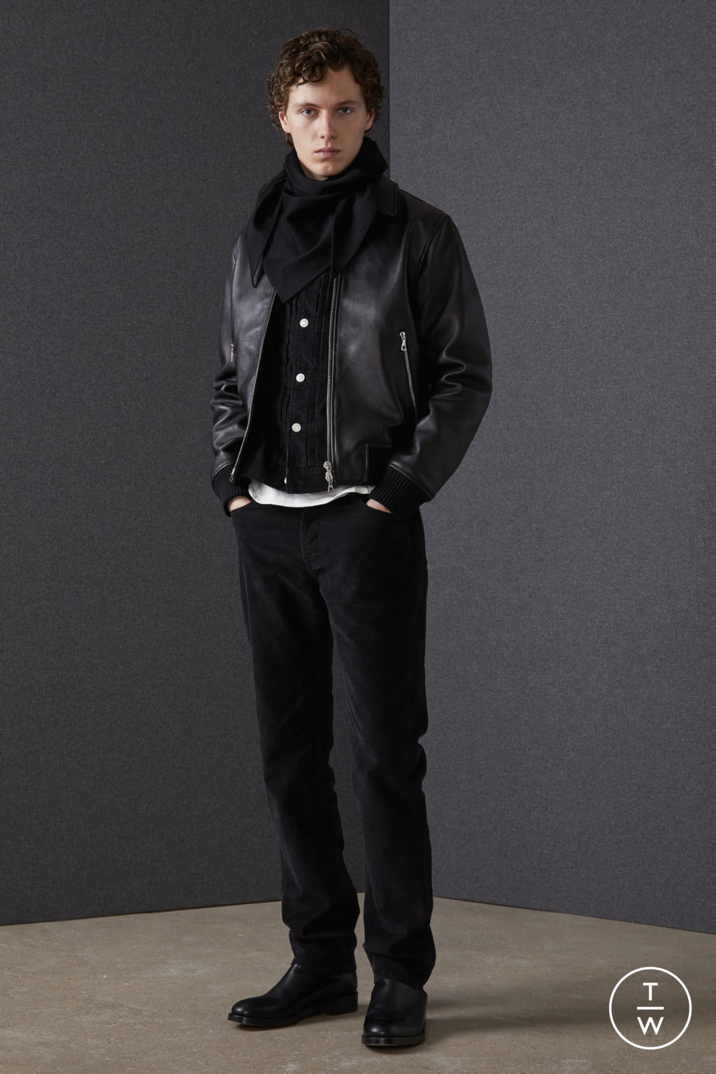 Fashion Week Paris Fall/Winter 2022 look 46 from the Officine Générale collection menswear
