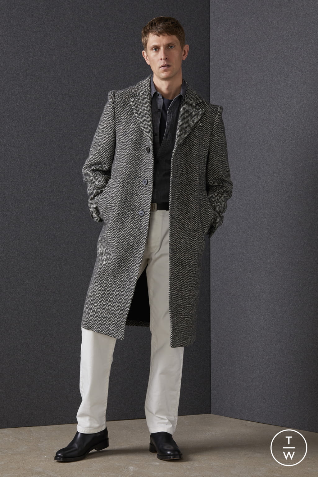 Fashion Week Paris Fall/Winter 2022 look 53 from the Officine Générale collection menswear