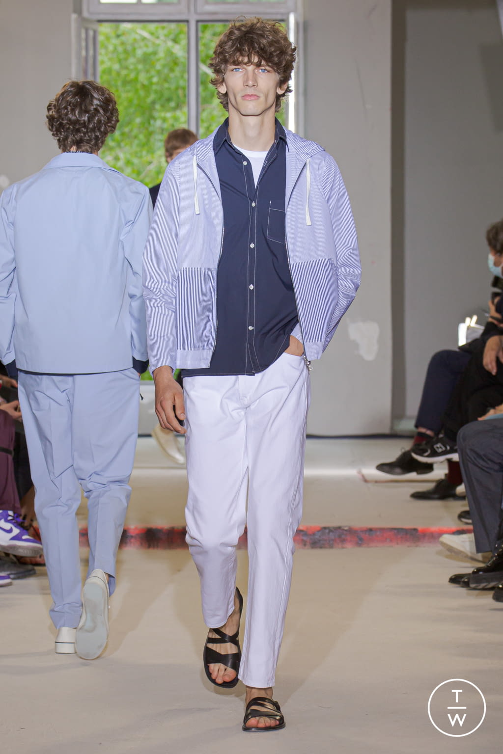 Fashion Week Paris Spring/Summer 2022 look 3 from the Officine Générale collection menswear