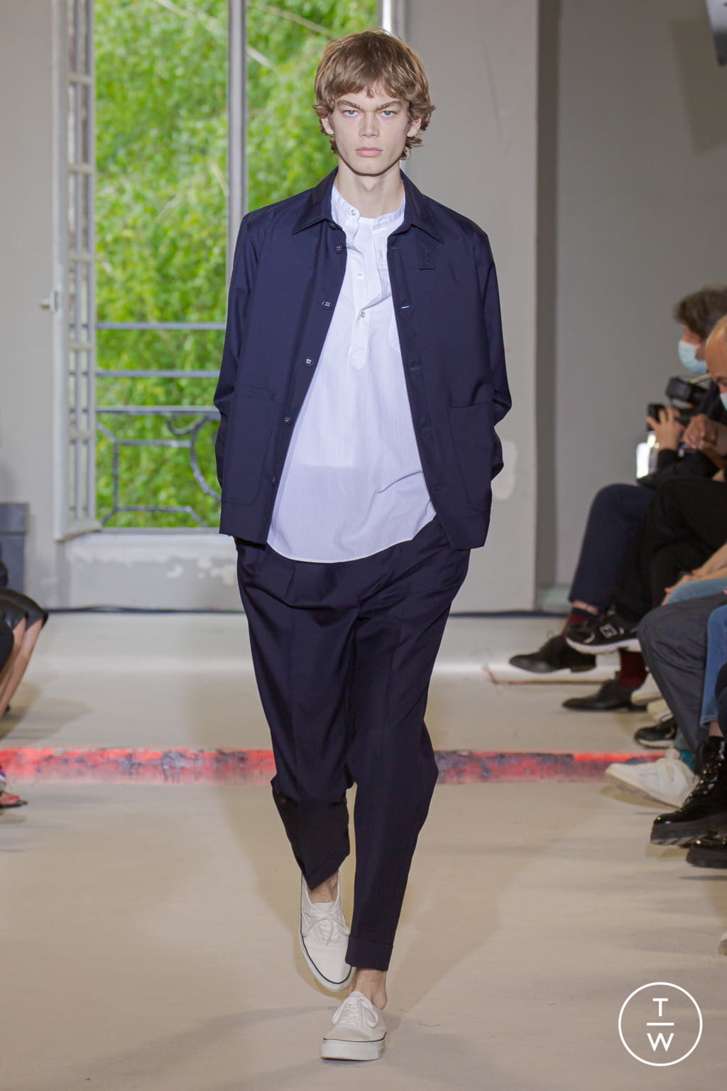 Fashion Week Paris Spring/Summer 2022 look 4 from the Officine Générale collection 男装