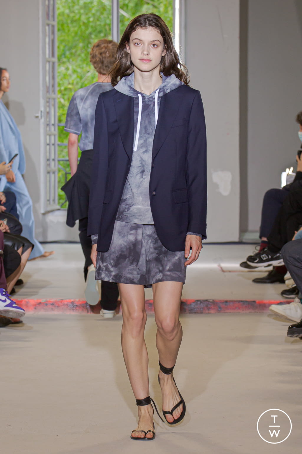 Fashion Week Paris Spring/Summer 2022 look 8 from the Officine Générale collection 男装