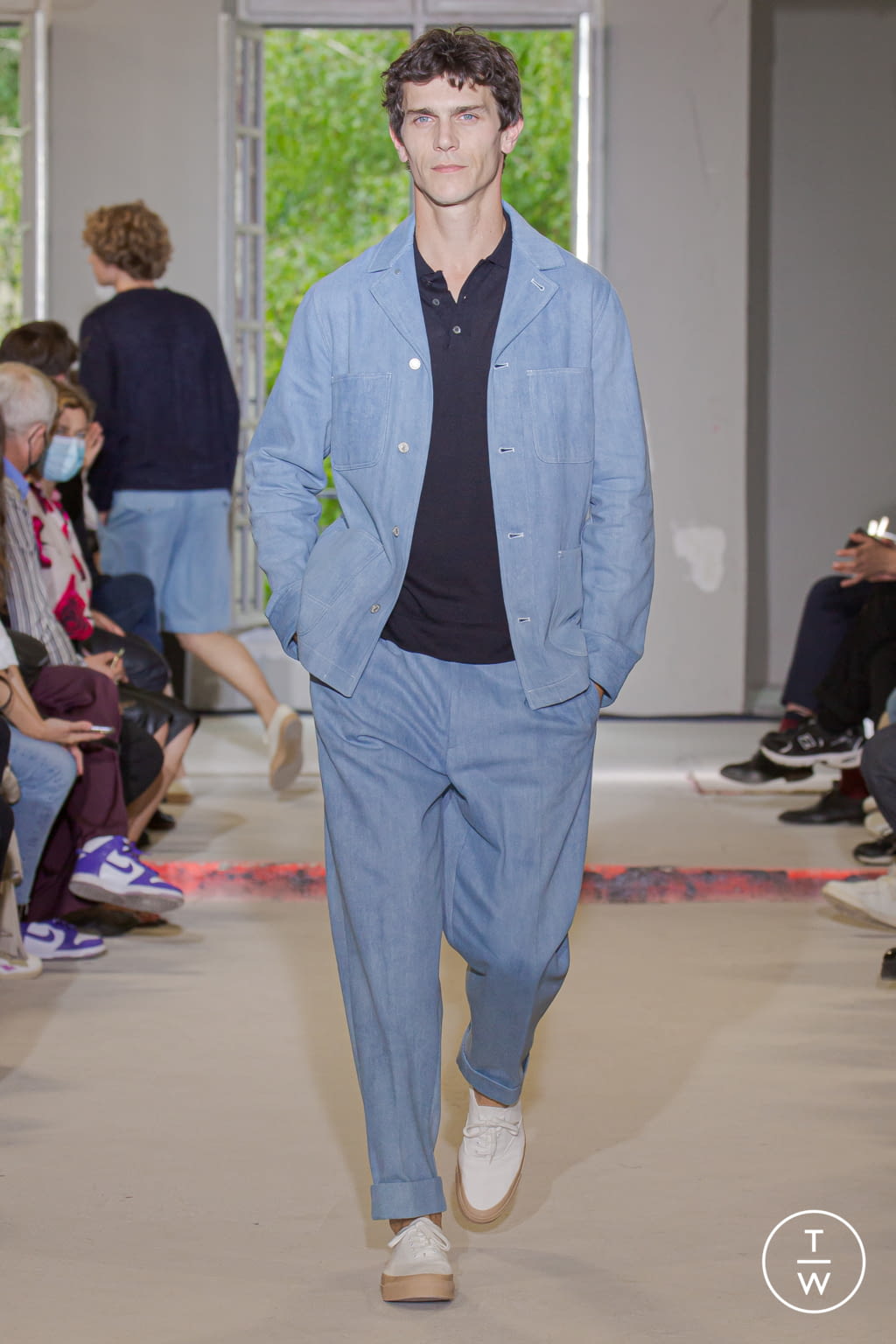 Fashion Week Paris Spring/Summer 2022 look 11 from the Officine Générale collection 男装
