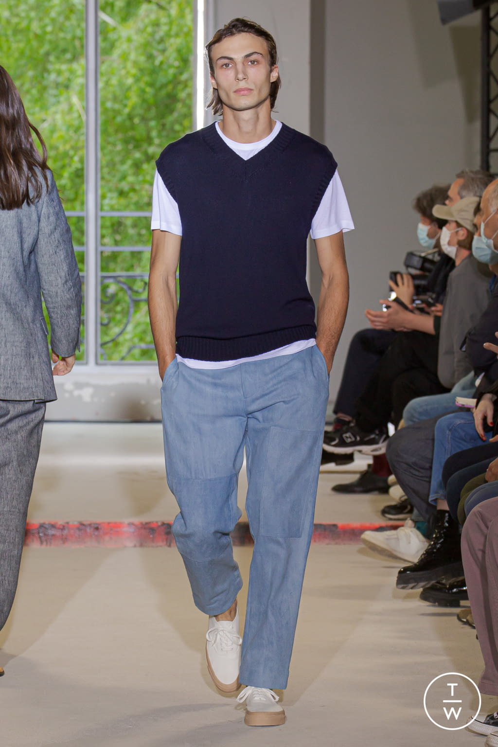 Fashion Week Paris Spring/Summer 2022 look 13 from the Officine Générale collection menswear