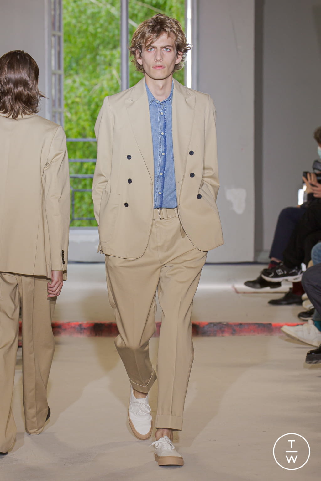 Fashion Week Paris Spring/Summer 2022 look 15 from the Officine Générale collection menswear