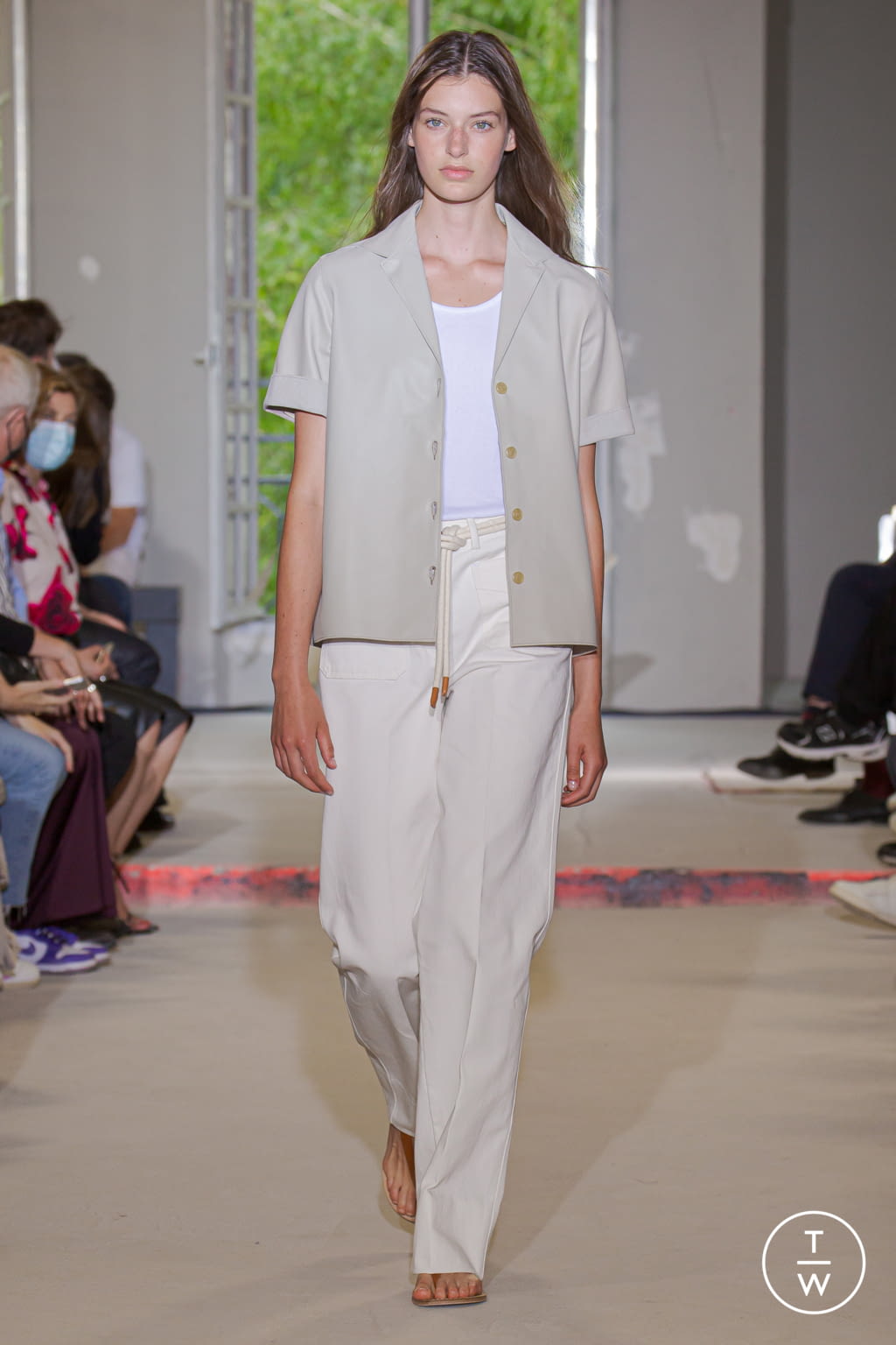 Fashion Week Paris Spring/Summer 2022 look 16 from the Officine Générale collection menswear