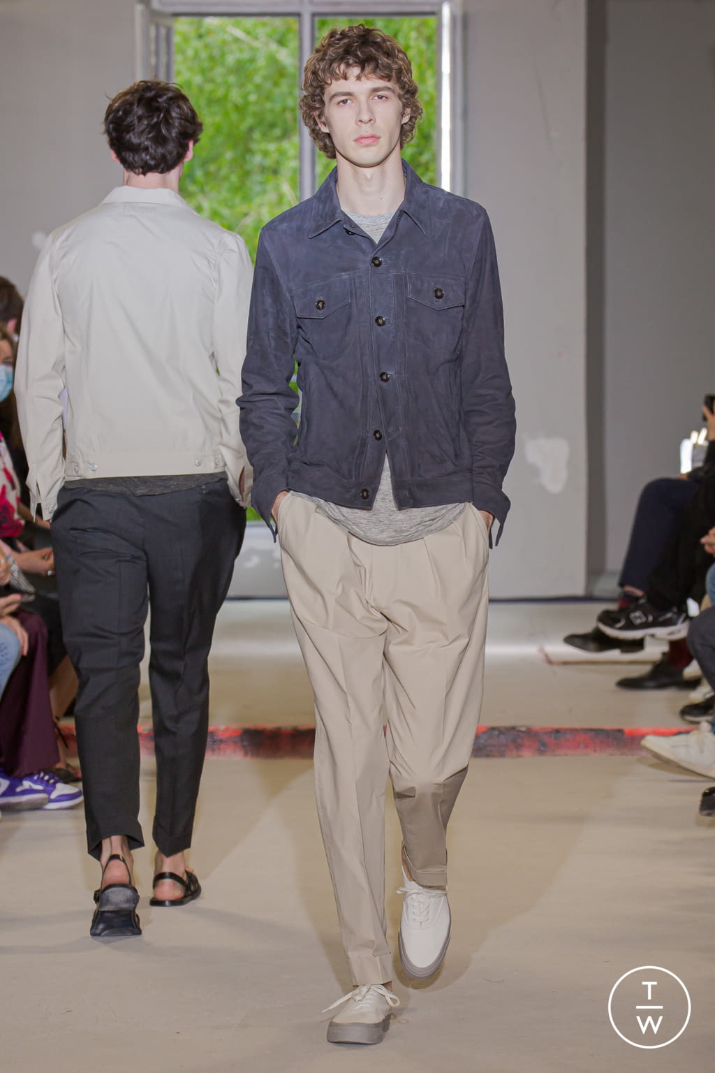 Fashion Week Paris Spring/Summer 2022 look 20 from the Officine Générale collection menswear