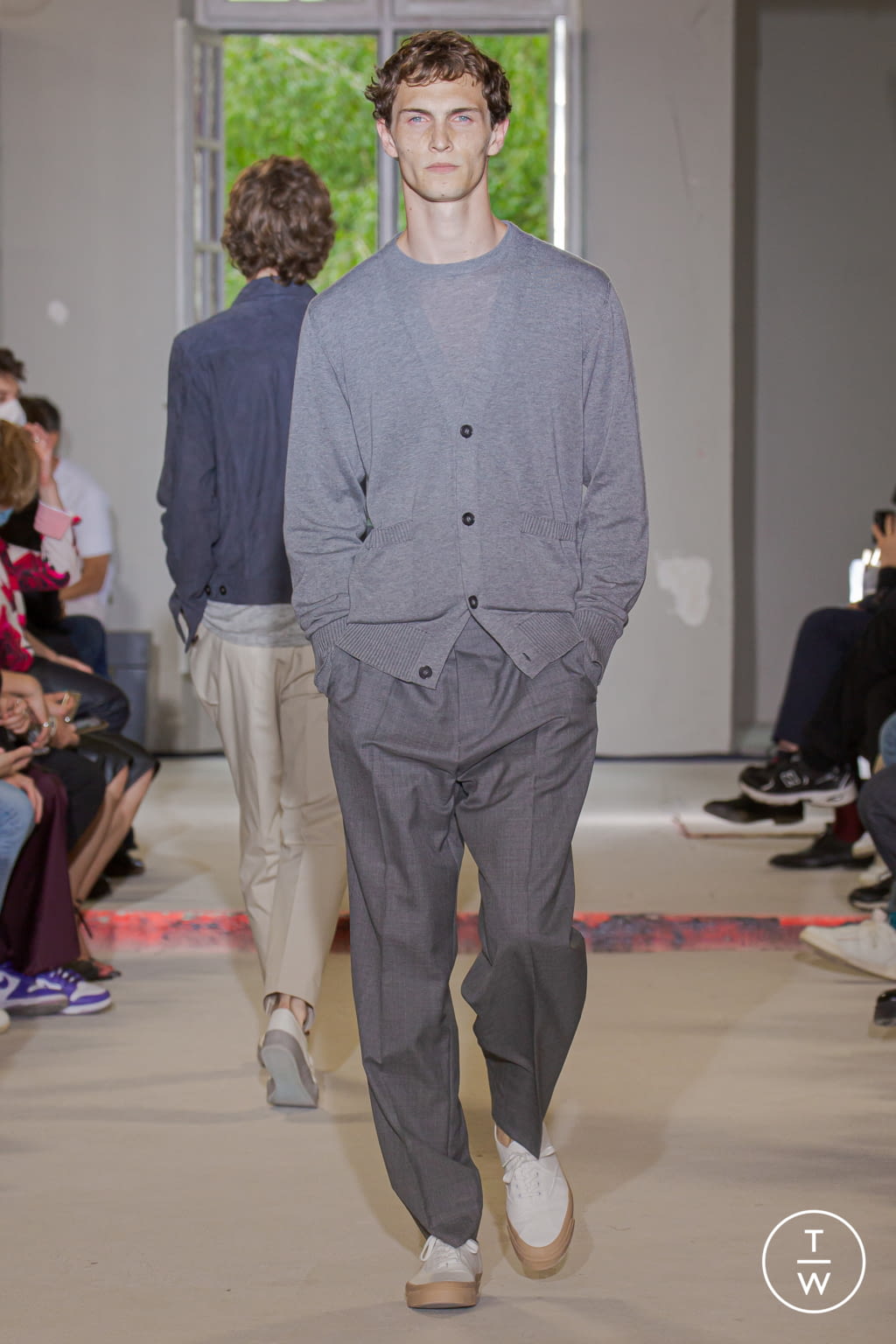 Fashion Week Paris Spring/Summer 2022 look 21 from the Officine Générale collection menswear