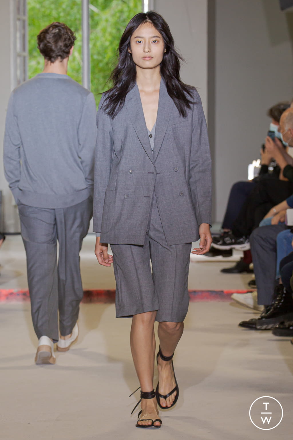 Fashion Week Paris Spring/Summer 2022 look 22 from the Officine Générale collection 男装