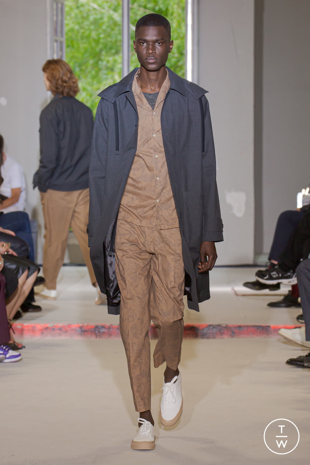 Fashion Week Paris Spring/Summer 2022 look 26 from the Officine Générale collection 男装