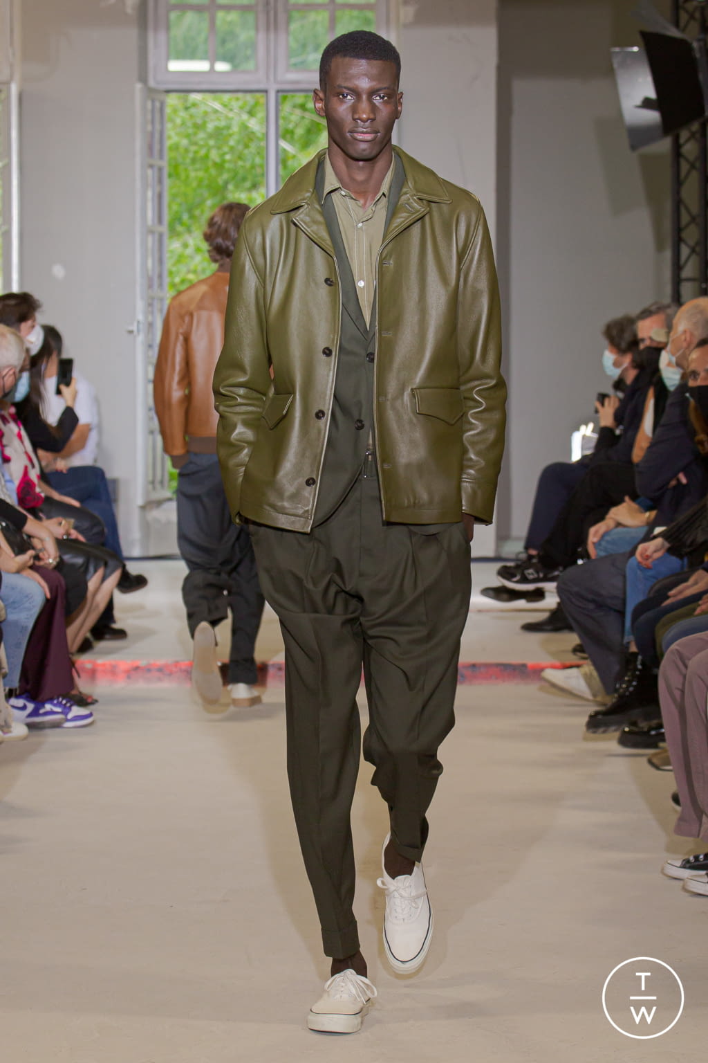 Fashion Week Paris Spring/Summer 2022 look 29 from the Officine Générale collection menswear