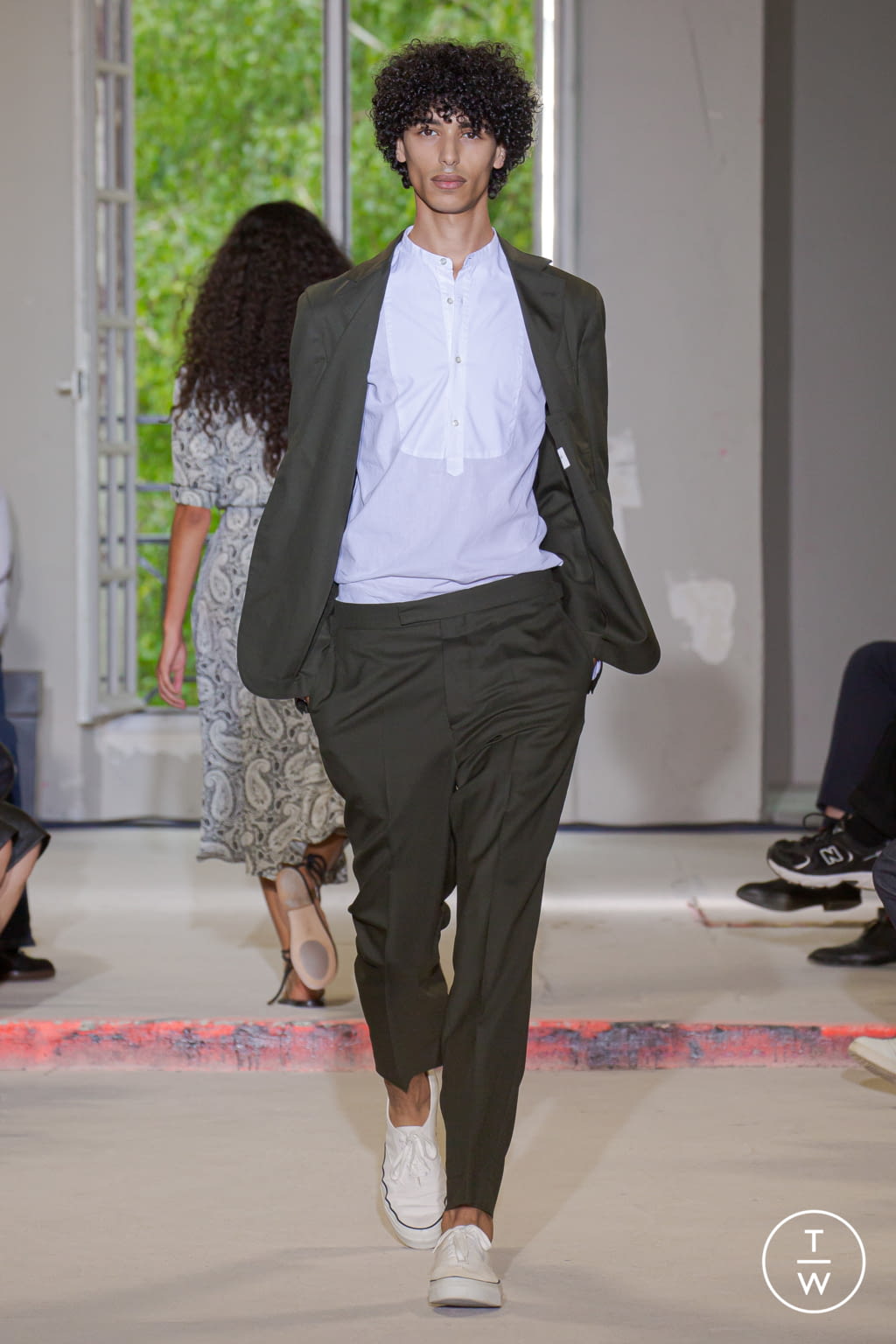 Fashion Week Paris Spring/Summer 2022 look 32 from the Officine Générale collection menswear