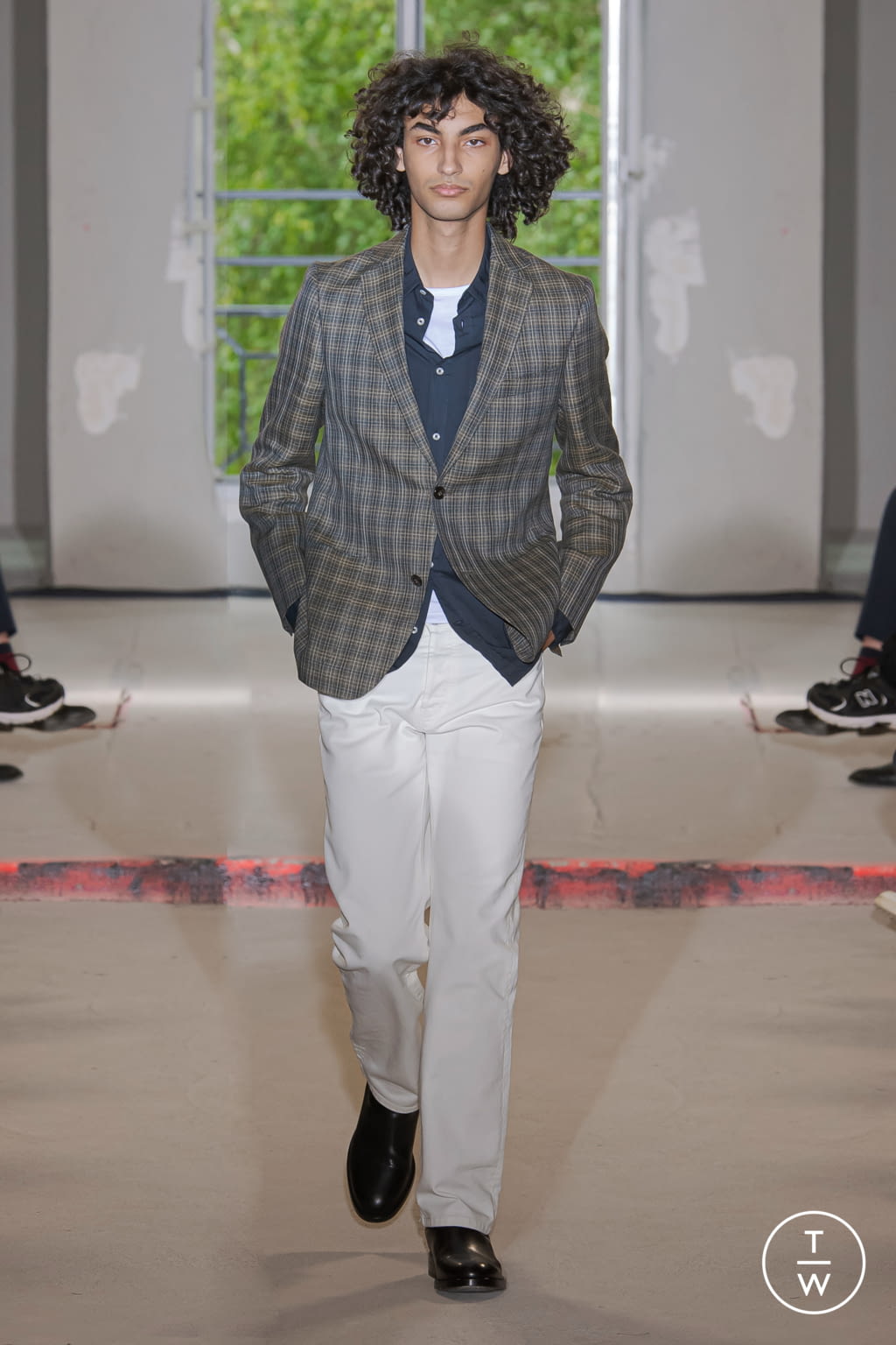 Fashion Week Paris Spring/Summer 2022 look 34 from the Officine Générale collection 男装