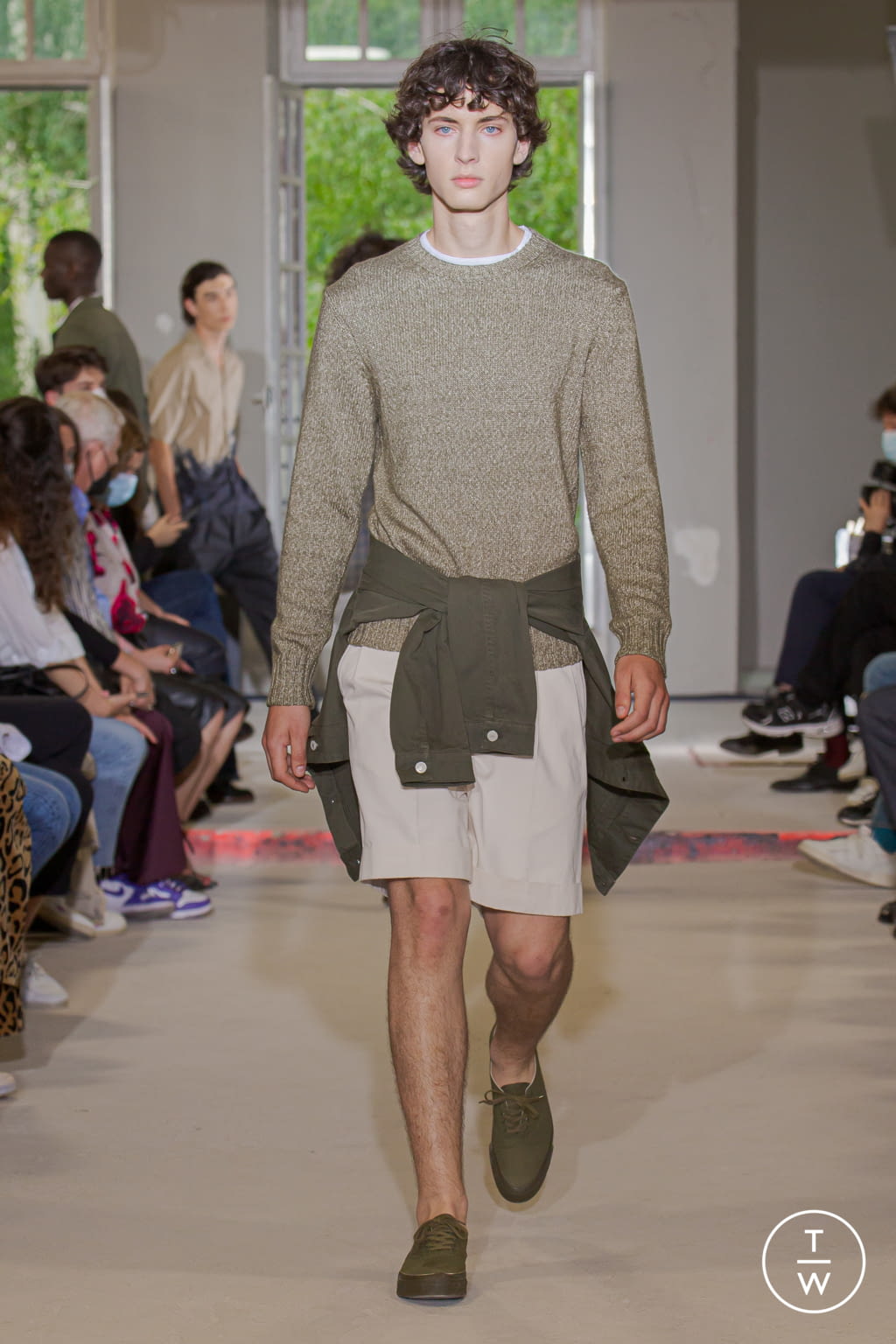 Fashion Week Paris Spring/Summer 2022 look 35 from the Officine Générale collection 男装